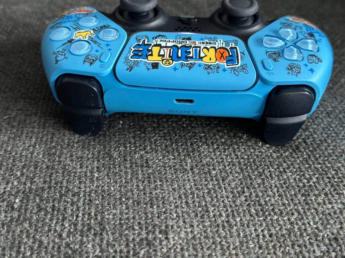 Sony PS5 DualSense Wireless Controller - Fortnite Limited Editio - photo 5