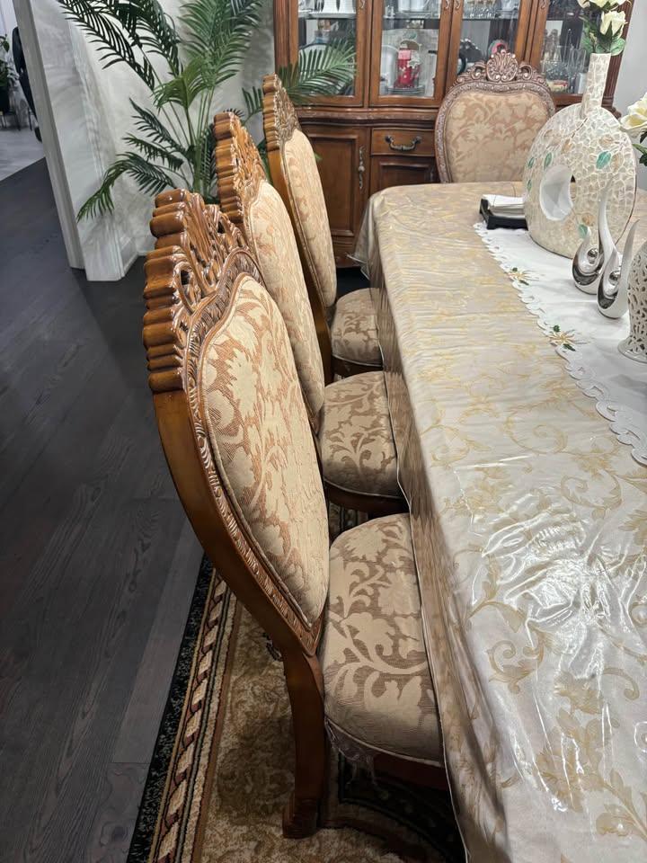 Elegant Traditional Dining Masterpiece – Complete 9-Piece Set - photo 5