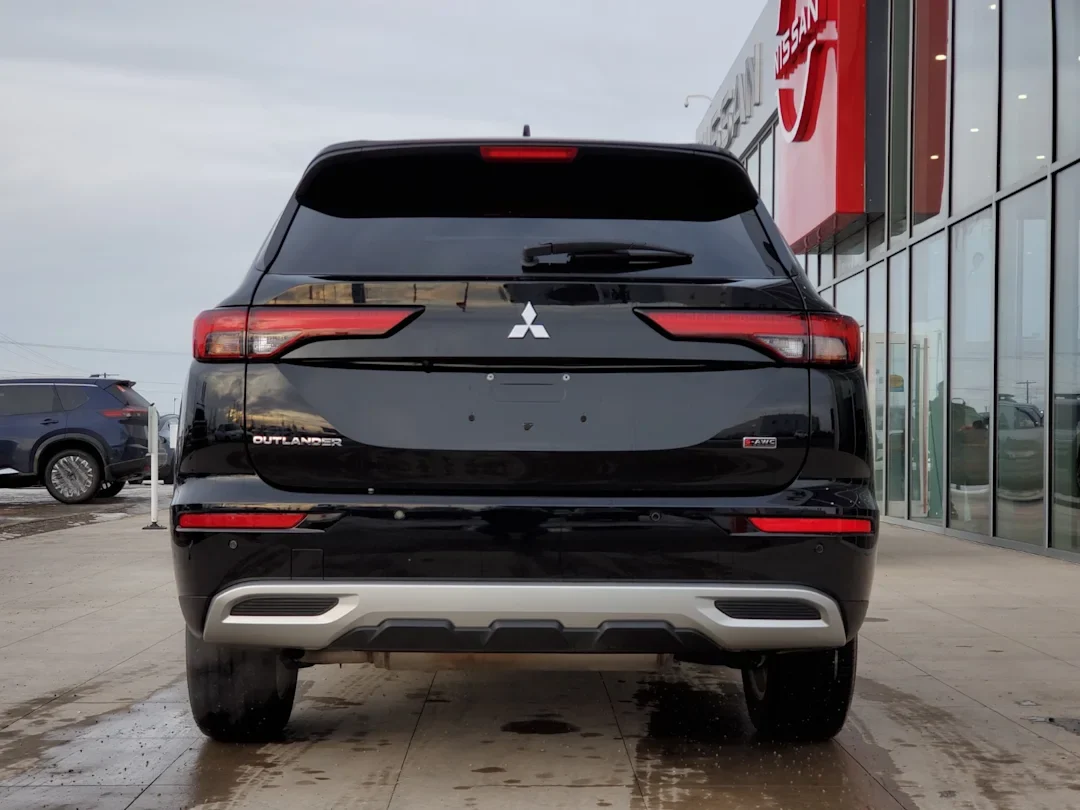 2023 Mitsubishi Outlander - photo 4
