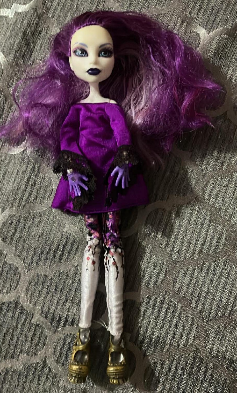 Monster High Ghoul Sports Spectra Vondergeist