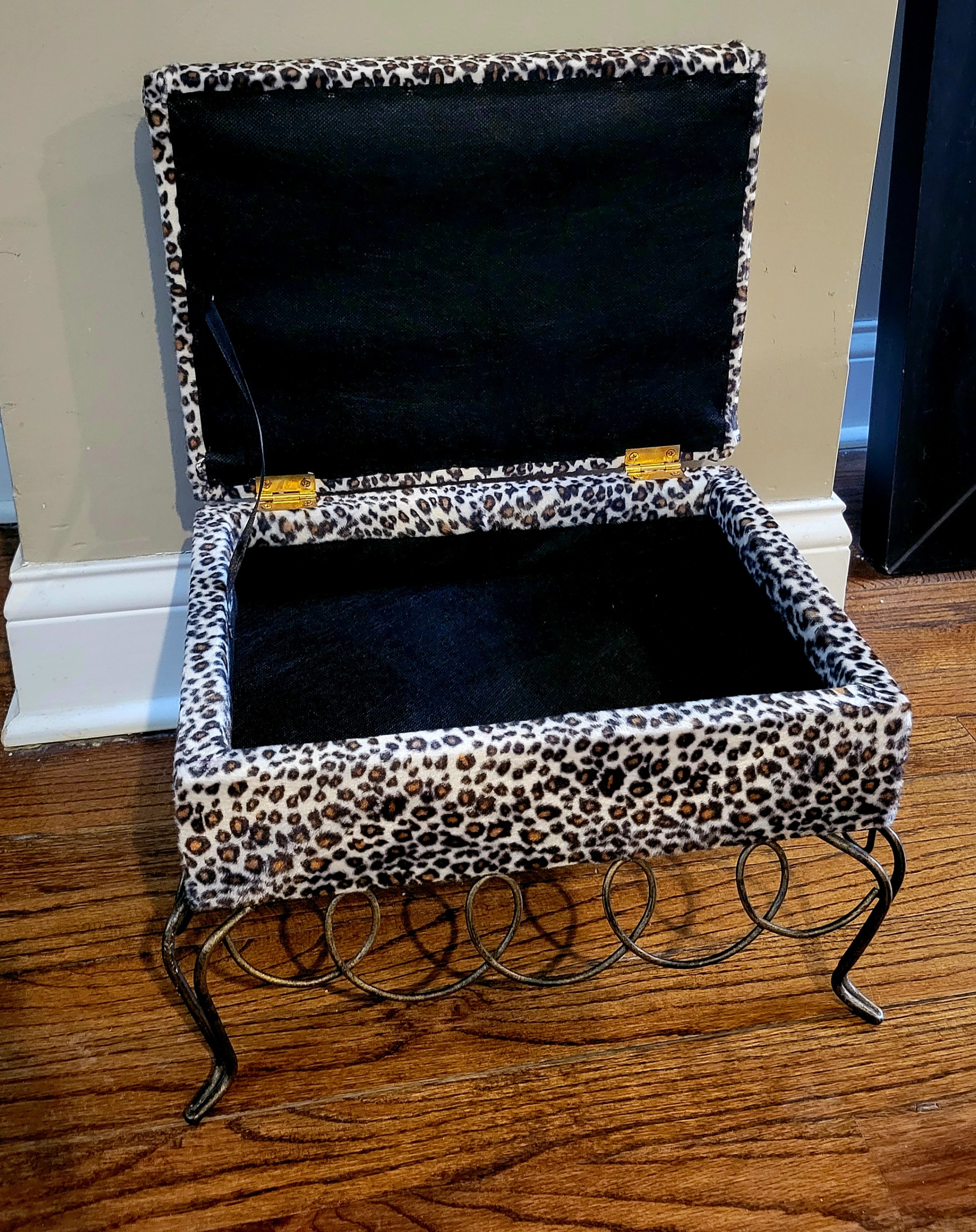 Secret Storage! Leopard Print Vanity Stool & Metal Footrest - photo 3
