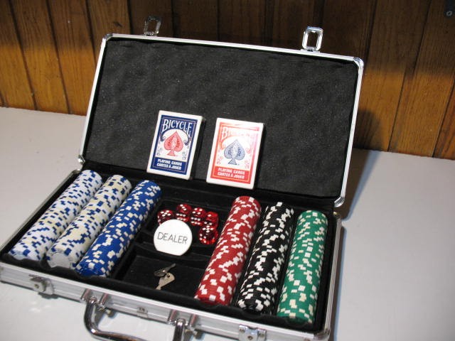 Bicycle 300 Piece Poker Set in Lockable Aluminum case, LIKE NEW - photo 5