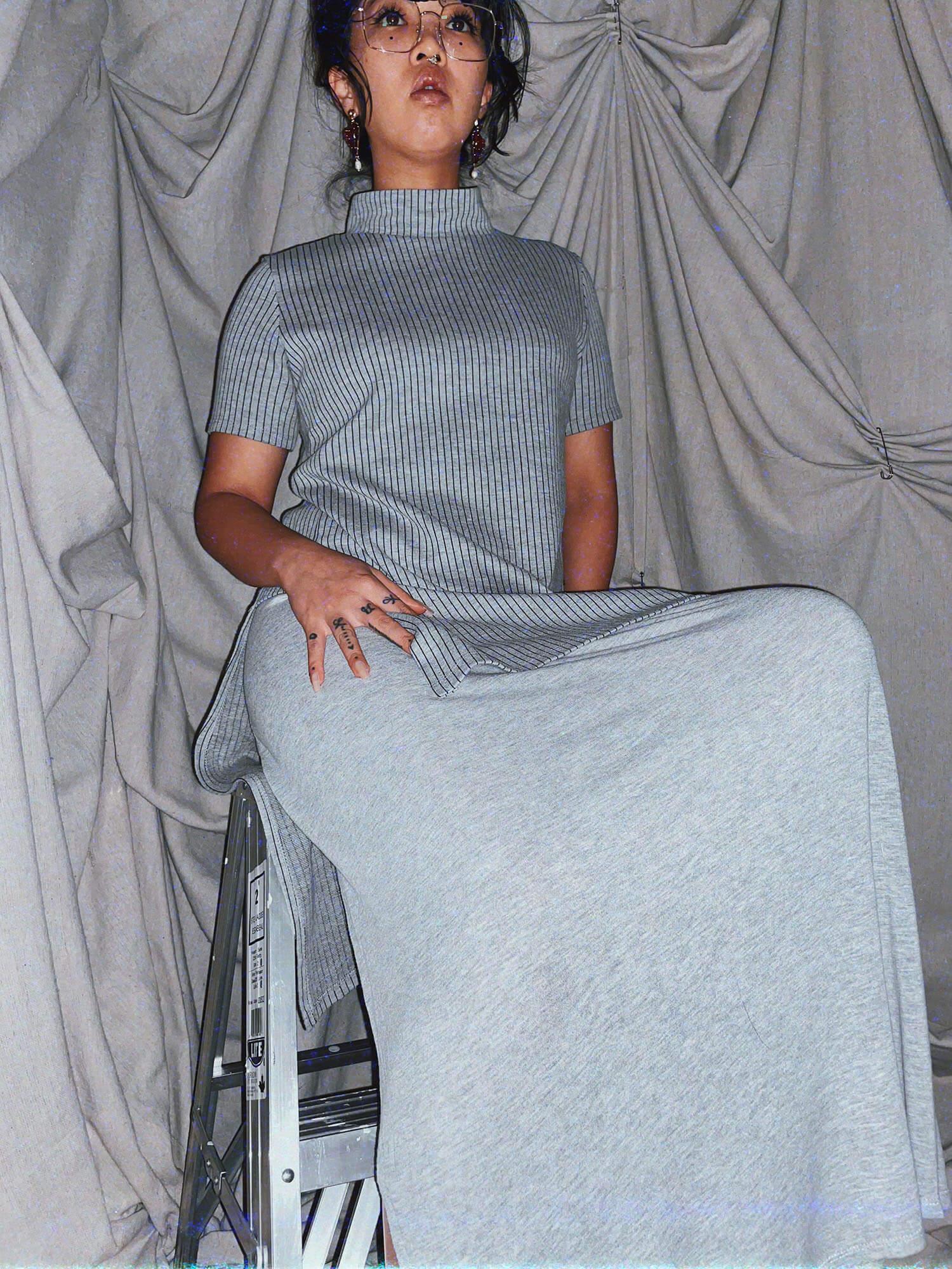 office siren set ★ grey stripe long shirt + high slit max skirt - photo 4