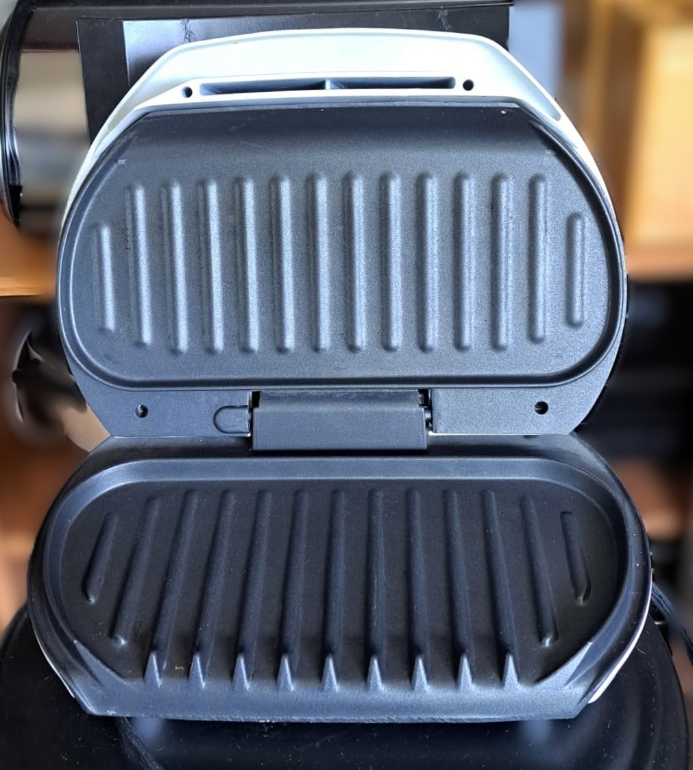George Foreman Lean Mean Fat Reducing Grilling Machine Like New - photo 2