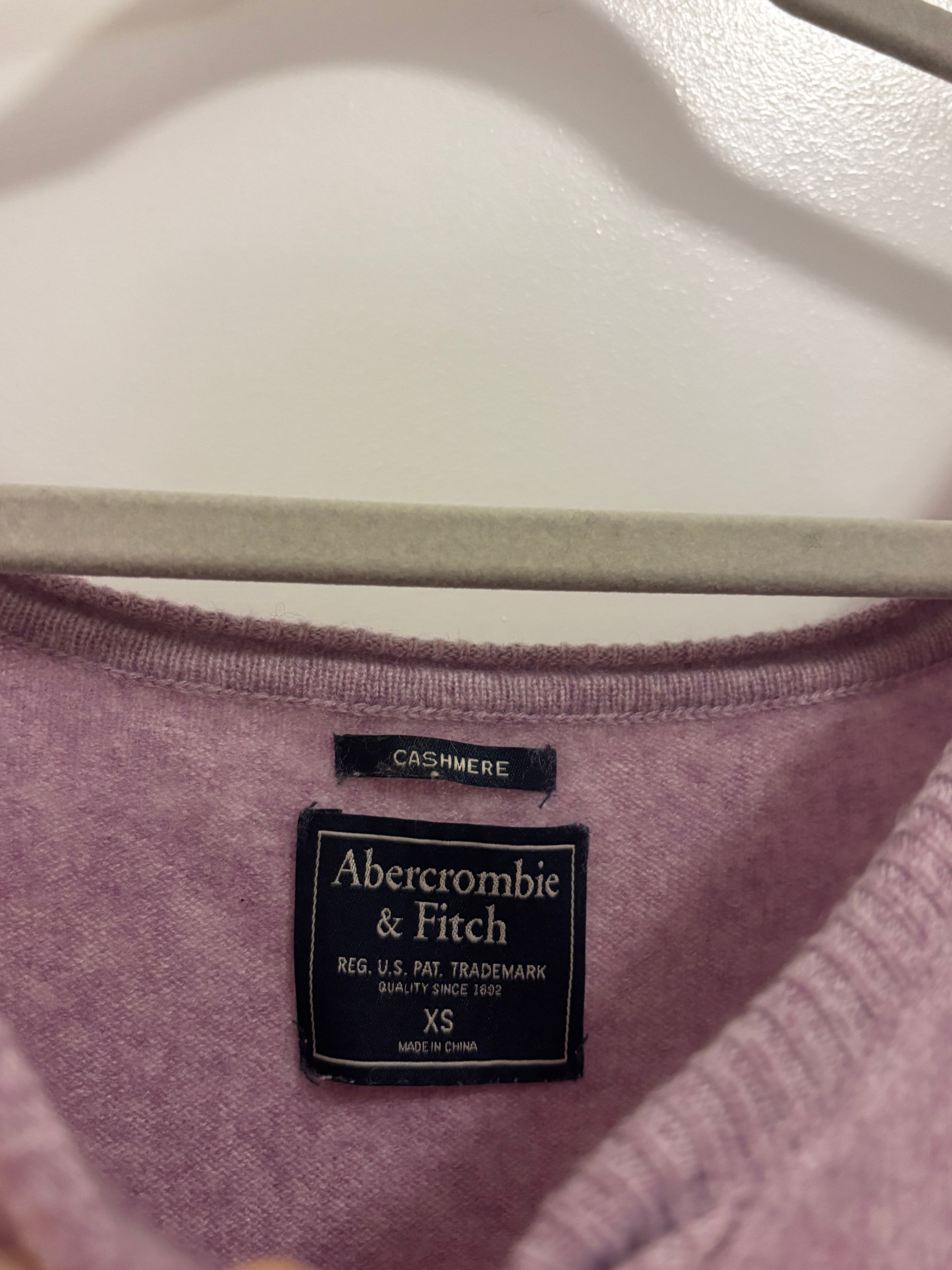 Abercrombie & Fitch 100% Cashmere V-Neck Sweater XS Purple Mauve - photo 3