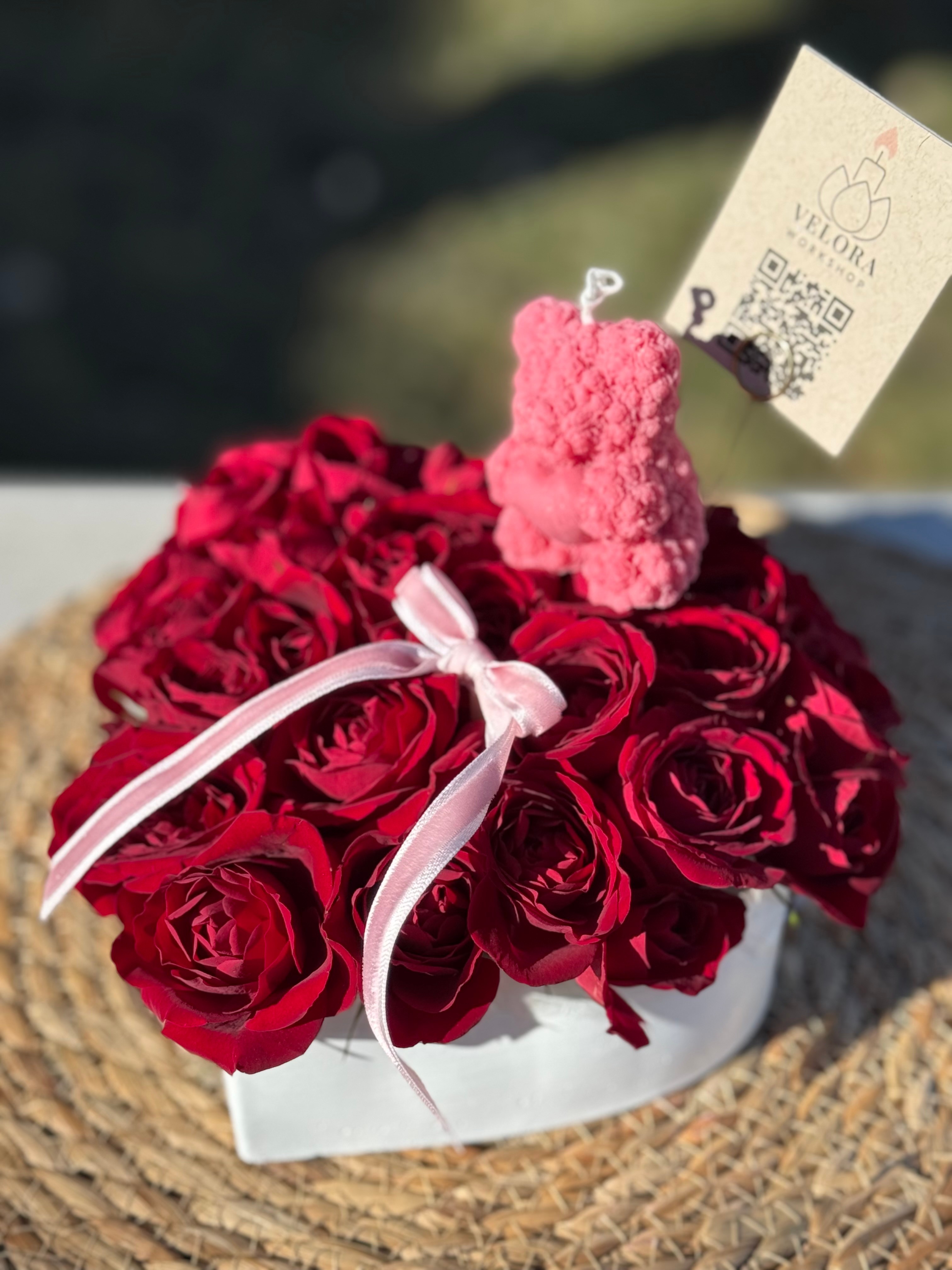 Fresh Mini Roses Bouquet in a Cement vase & Teddy Bear Candle - photo 3