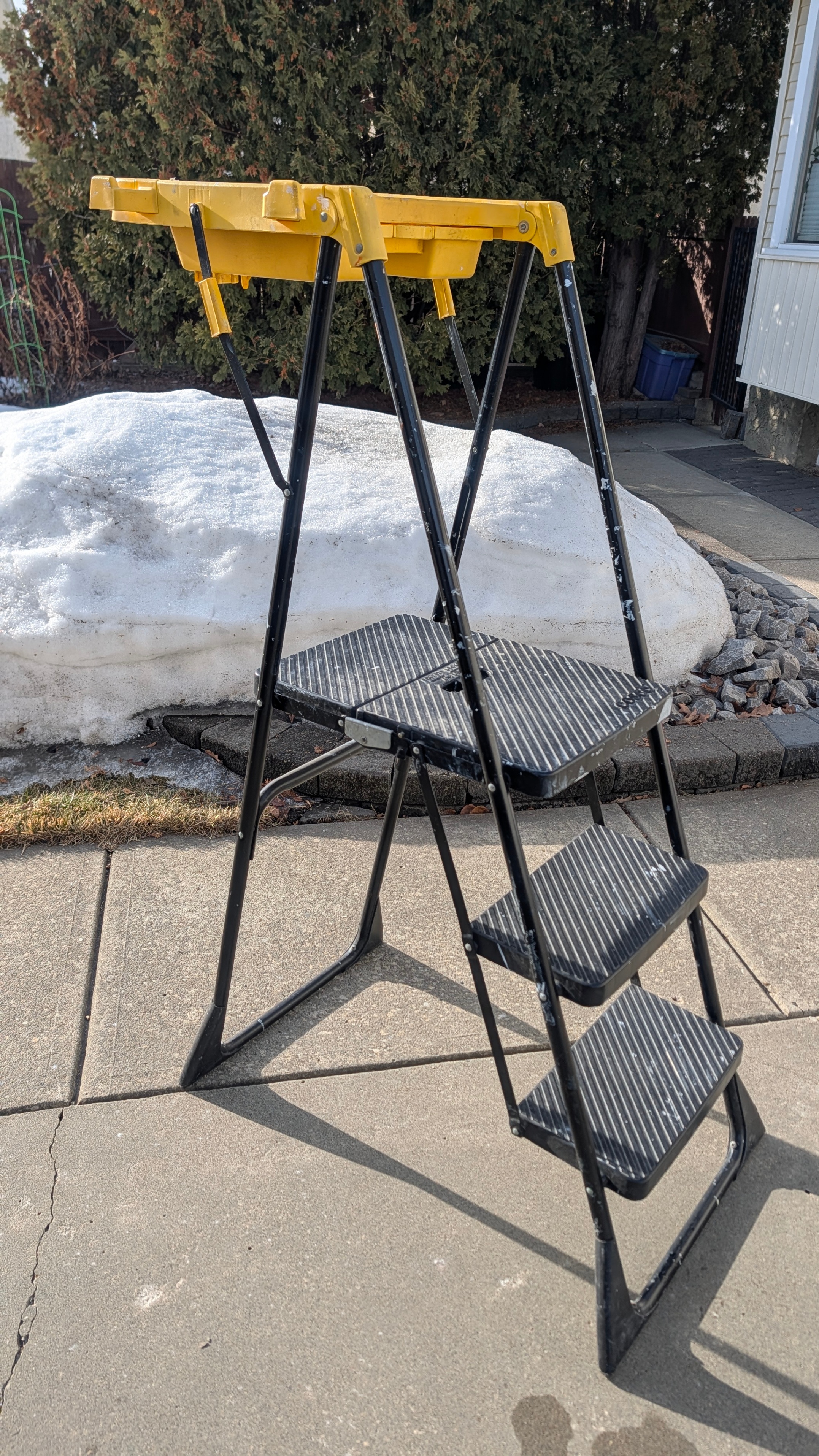 Cosco Deluxe Pro Fold Work Platform Ladder