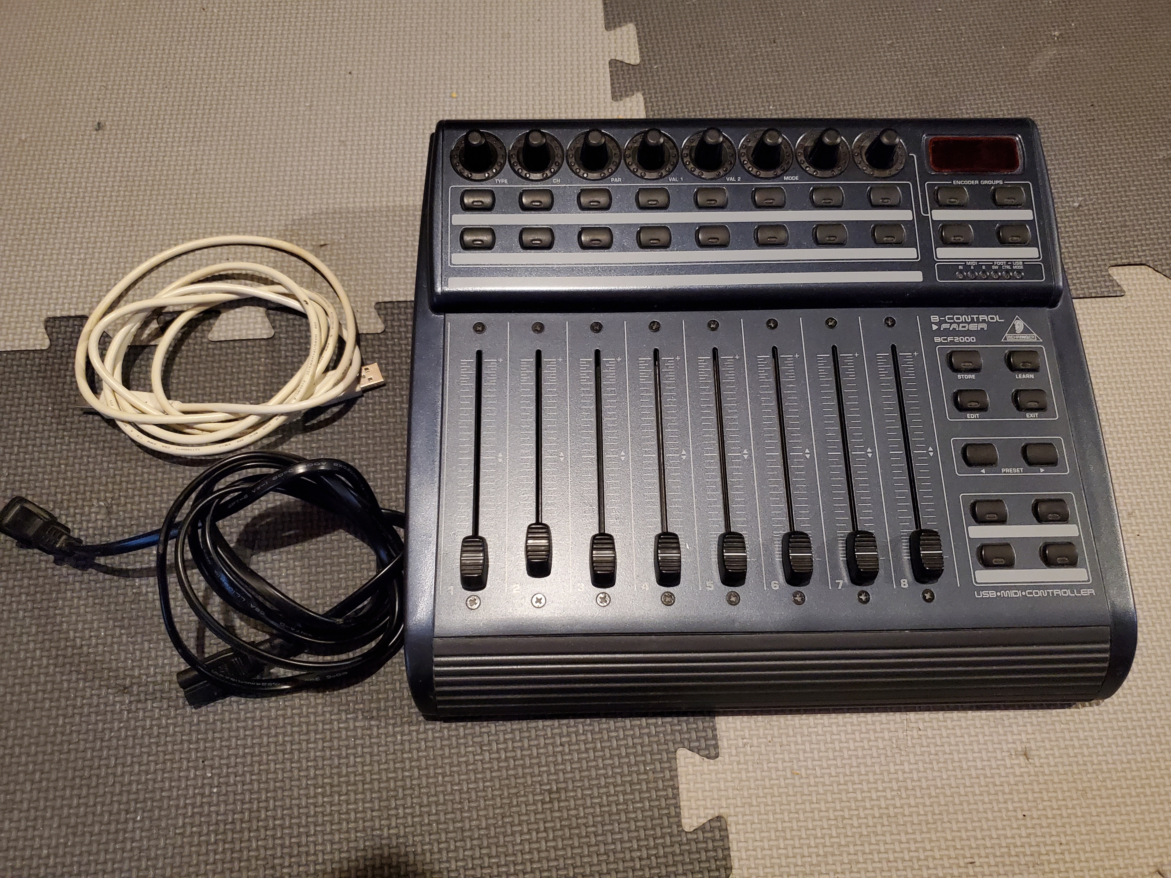 Behringer B-Control BCF2000 USB MIDI Fader Controller
