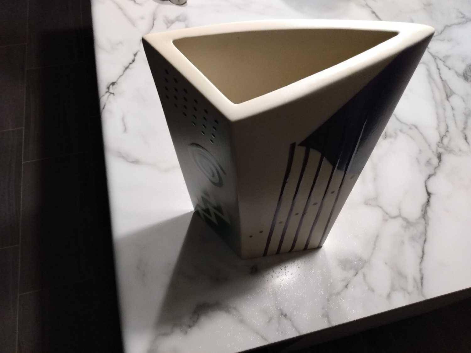 John Bergen Studio Vase - Authentic Etched & Labeled - photo 2