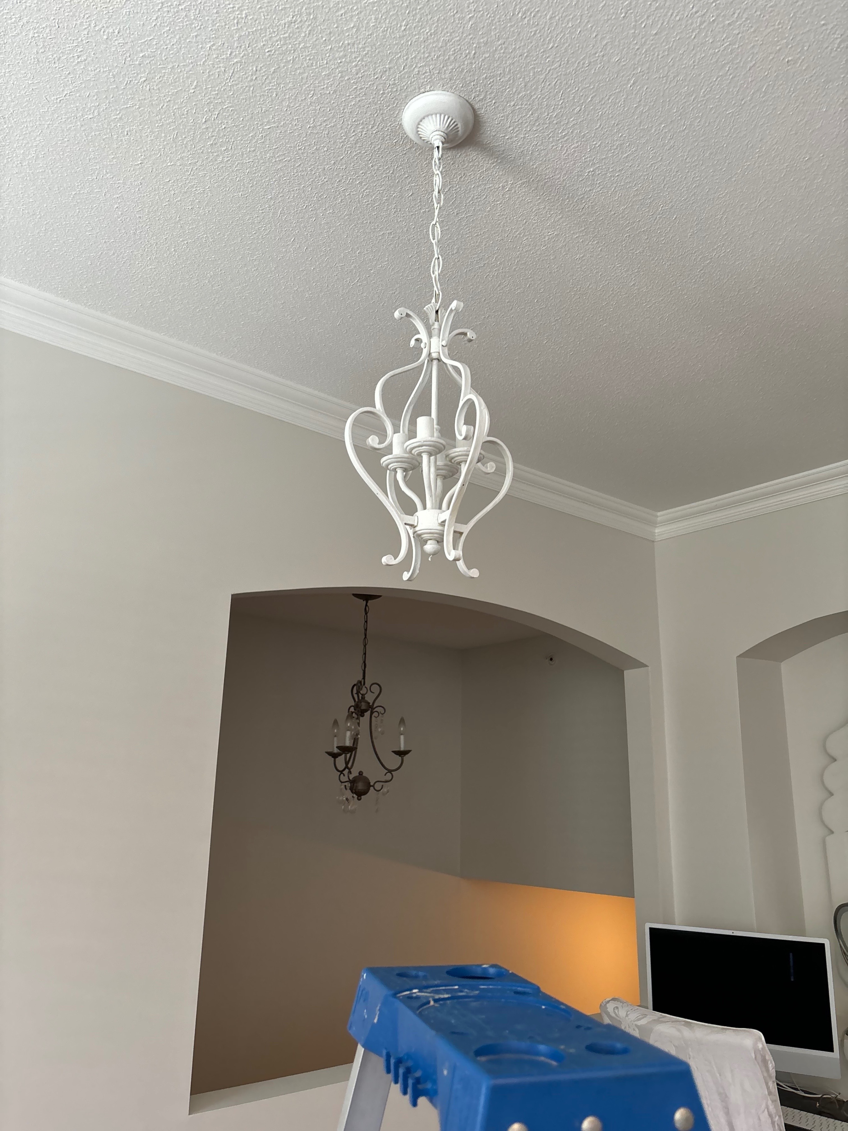 Distressed white metal crystal chandelier - photo 5