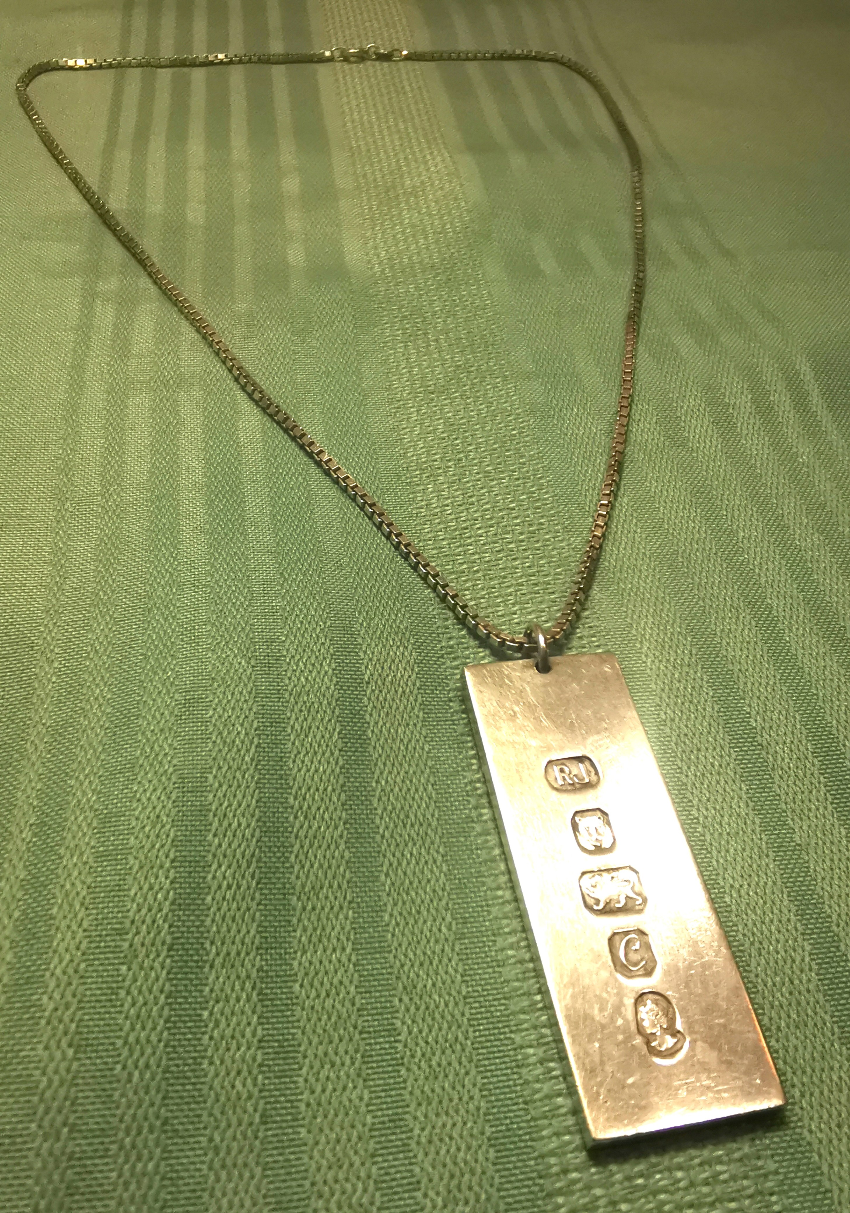 1977 Silver Jubilee Ingot Necklace 38g Sterling Silver London - photo 2