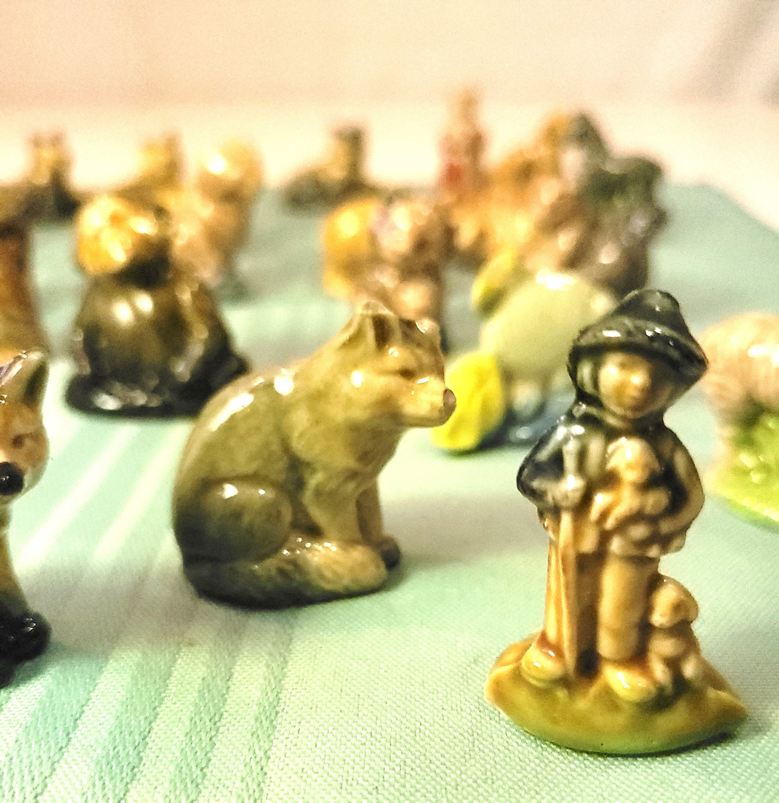 Huge Lot 41 Vintage Wade Whimsies Red Rose Tea Figurines Canada - photo 3