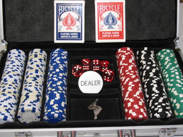 Bicycle 300 Piece Poker Set in Lockable Aluminum case, LIKE NEW - photo 4
