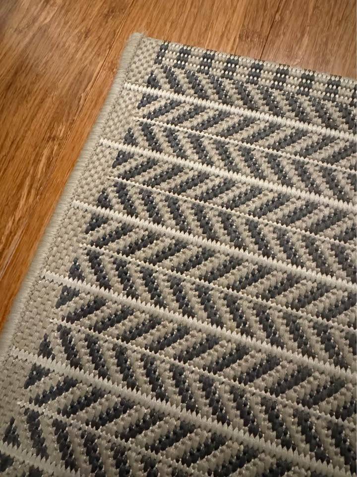 Carpet, Rug, Indoor/outdoor Mat 2’7” x 6’7” Like New