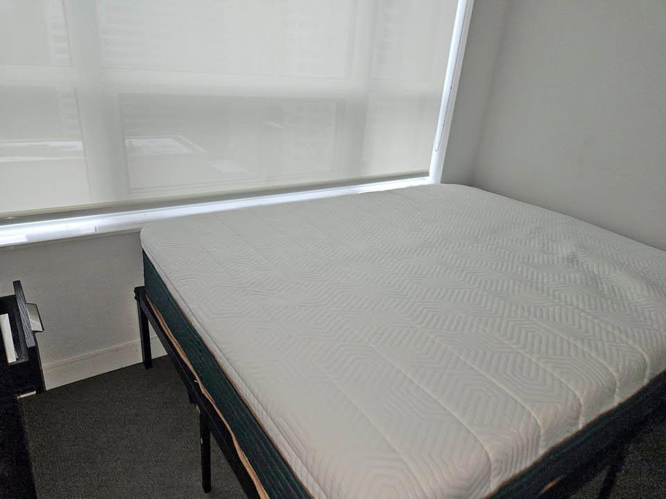 Full size mattress (memory foam)