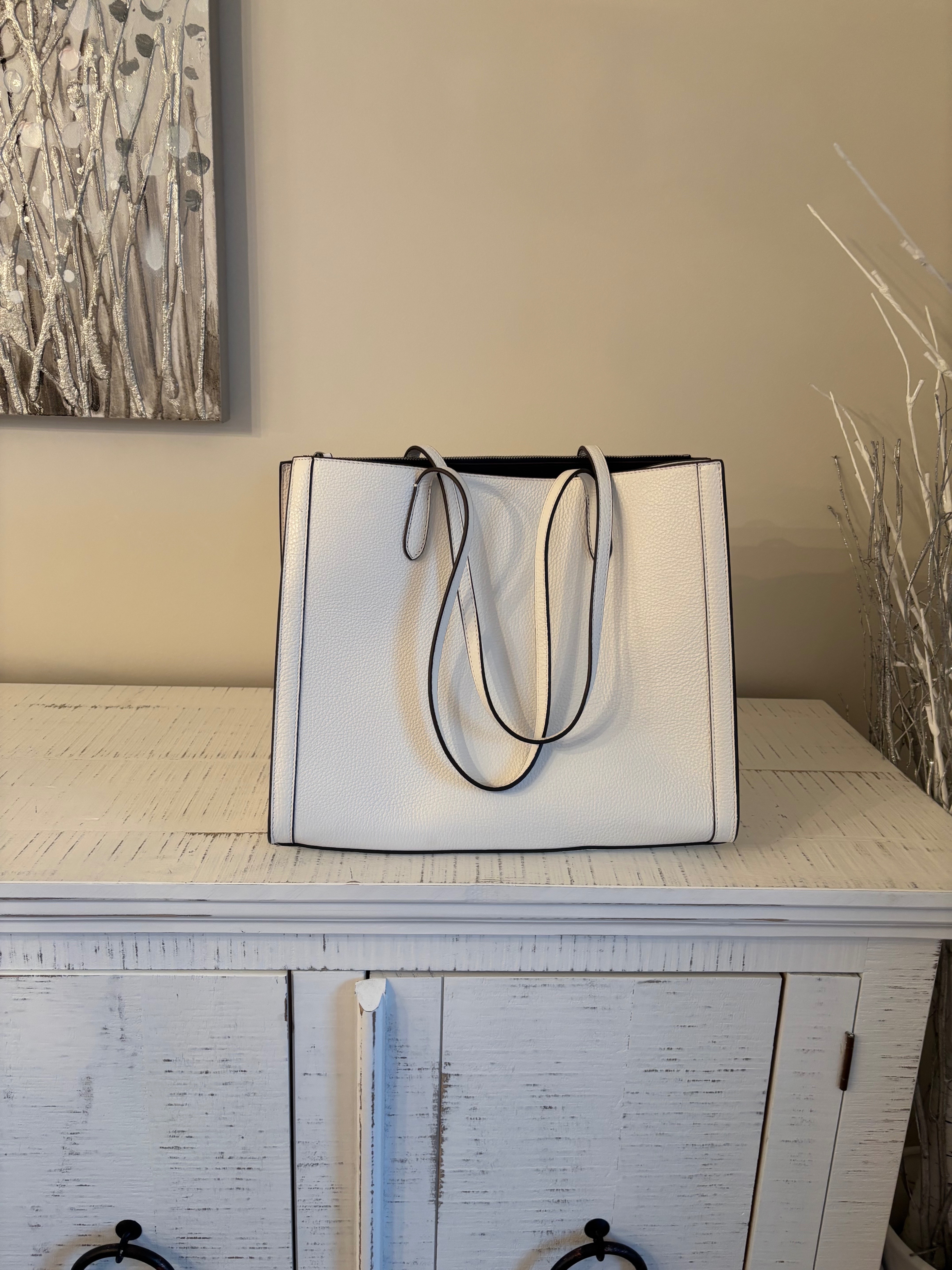 Large white leather tote, bag,purse. - photo 2