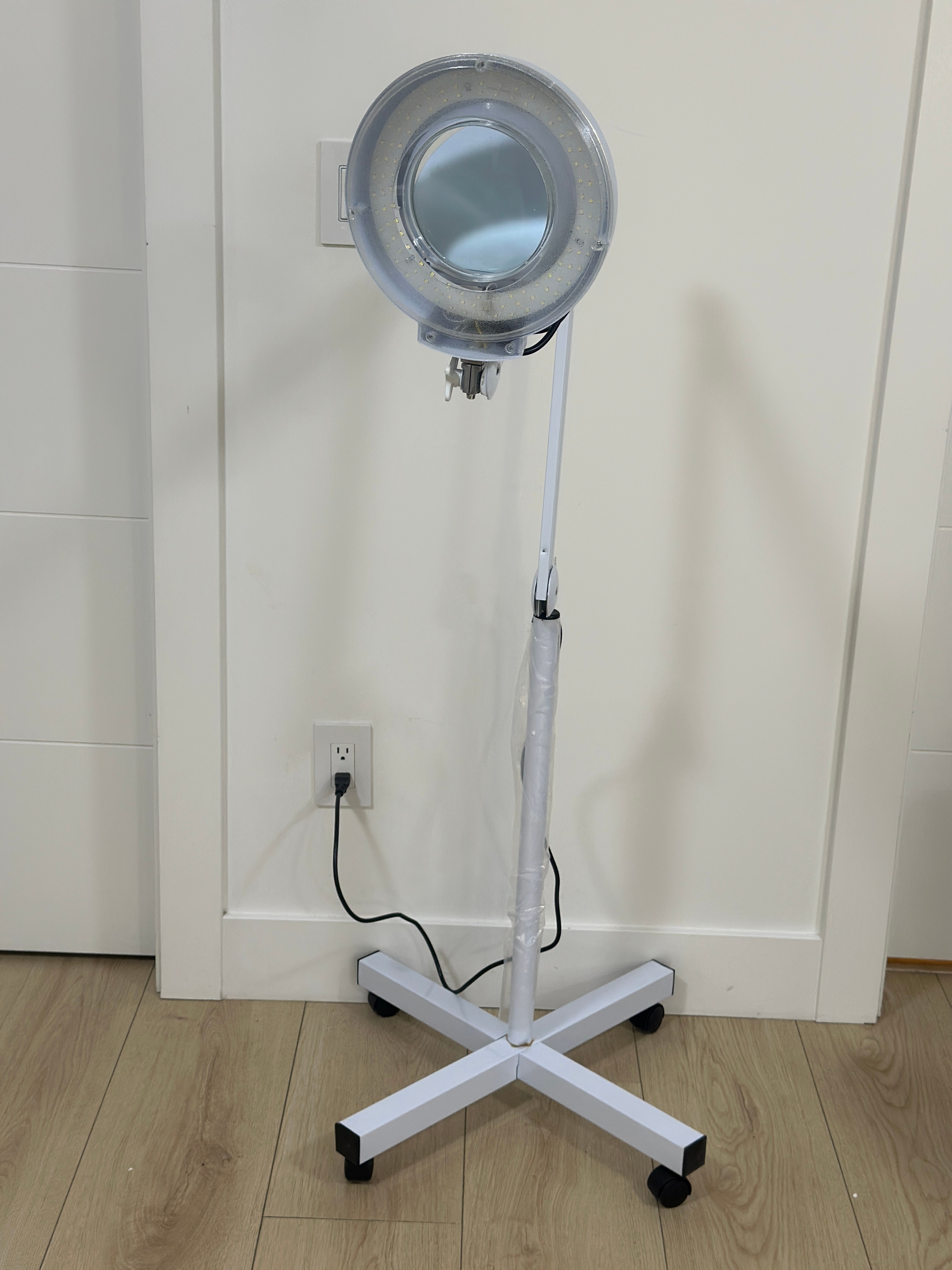 41Pcs UV Magnifying Lamps(single and bulk orders accepted) - photo 3