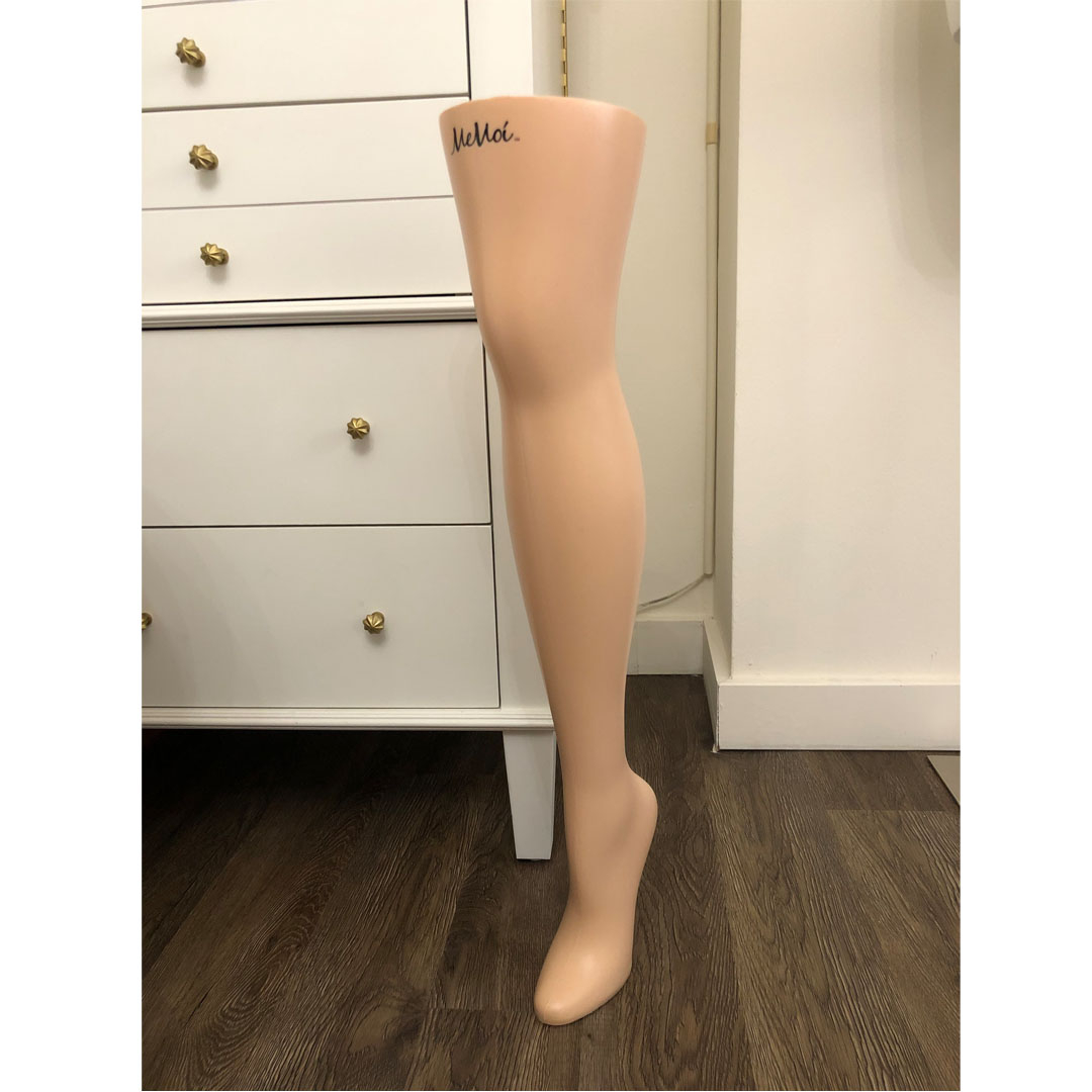 Display Female Standing Leg