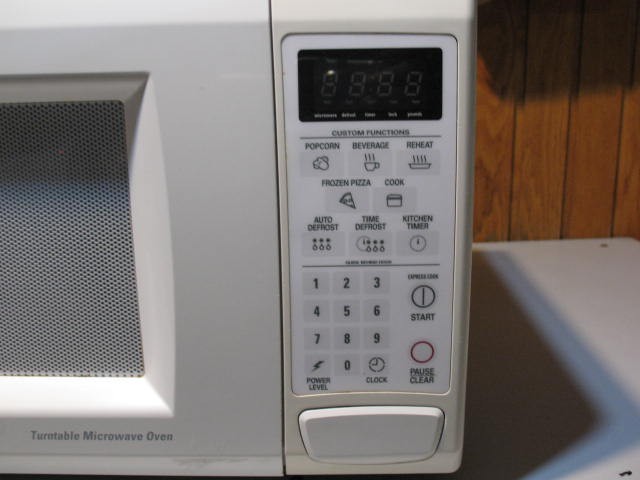 GE Countertop Microwave Oven - photo 3