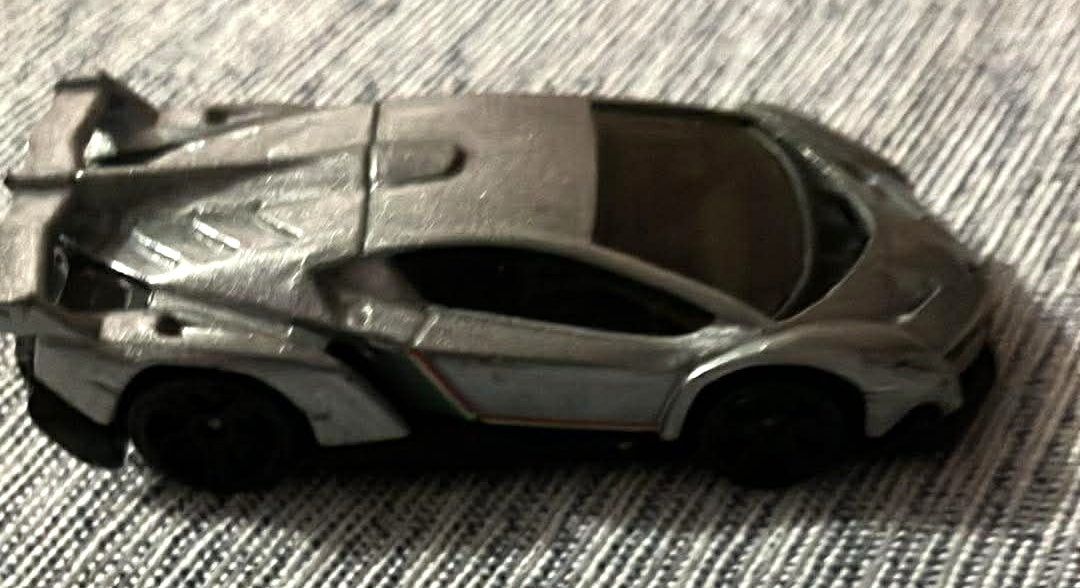 Hot Wheels Lamborghini Veneno Diecast Toy Car - photo 2