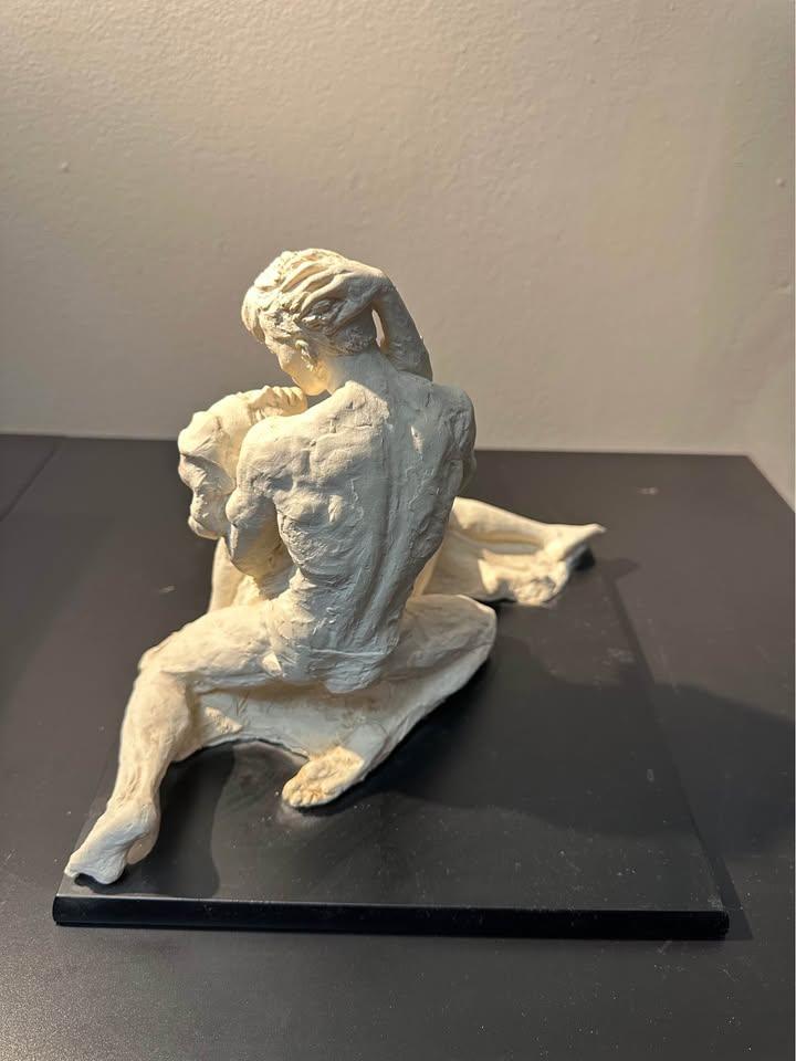 Romantic Figurative Sculpture – Signed “V. Tessaro” - photo 3