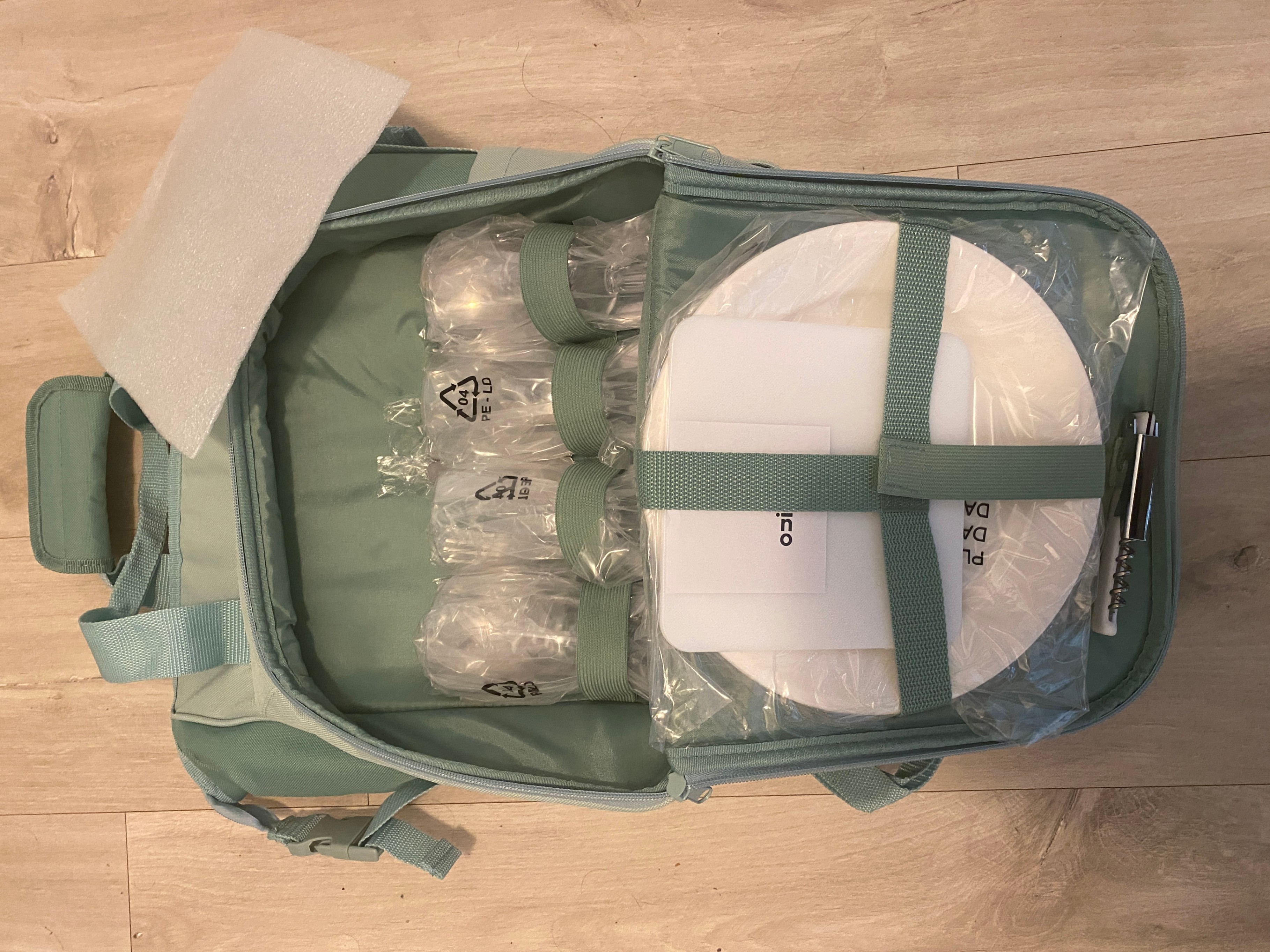 Picnic Backpack with cooler section, plates, cups and cutlery - photo 4