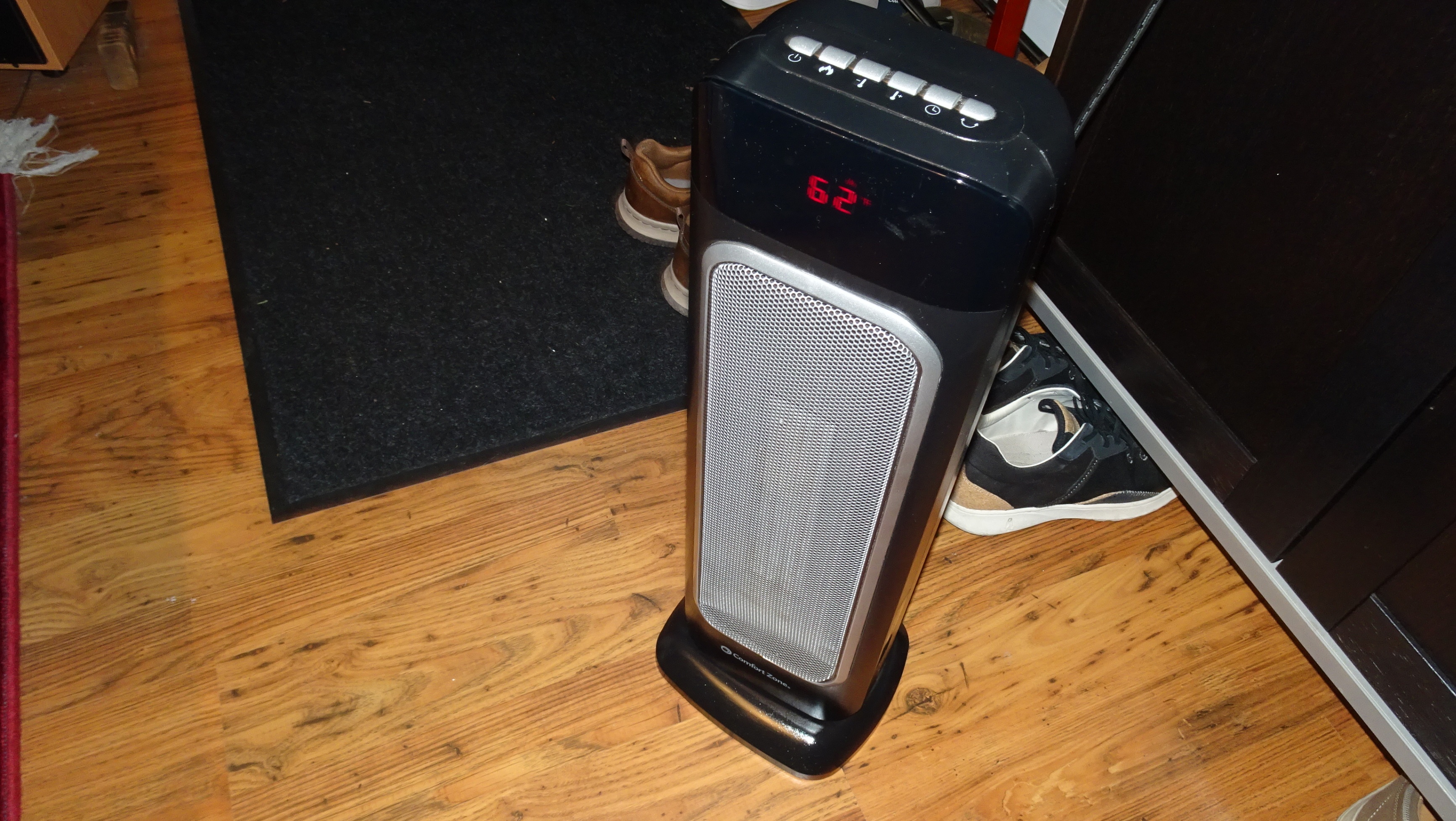 Comfort Zone Oscillating Tower Heater