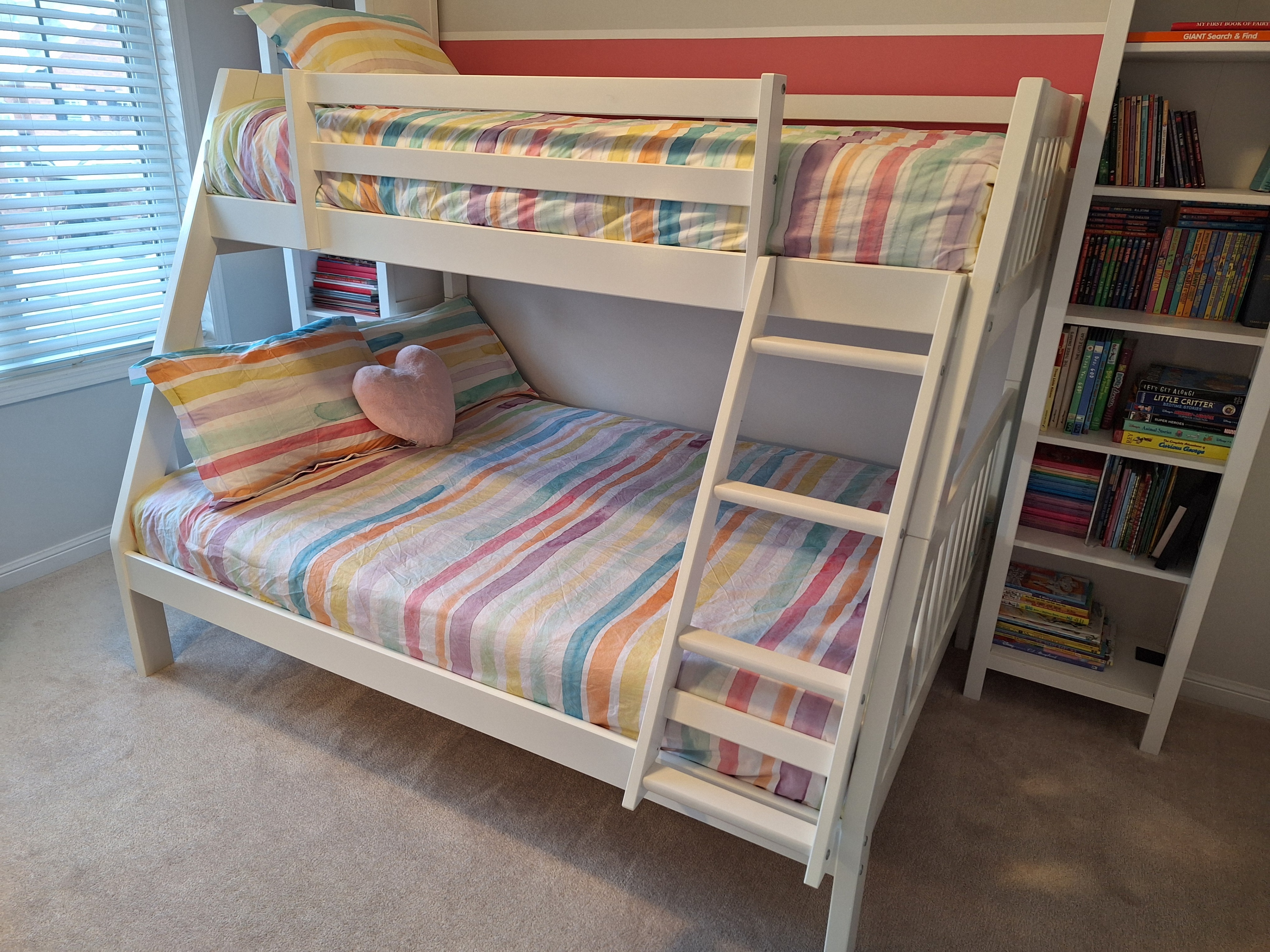Twin/Full solid wood bunk bed (incl 2 mattresses) – 4 yrs old