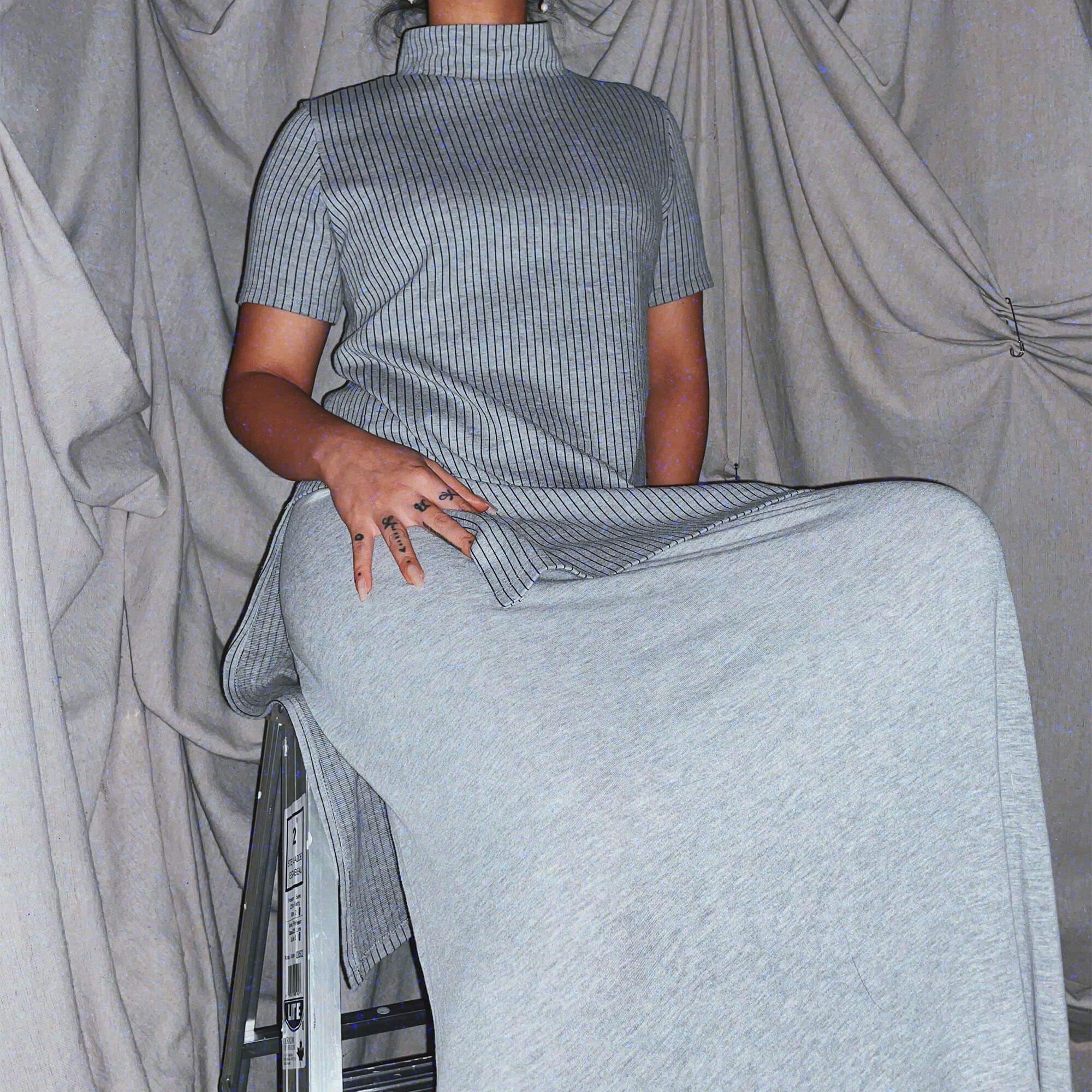 office siren set ★ grey stripe long shirt + high slit max skirt