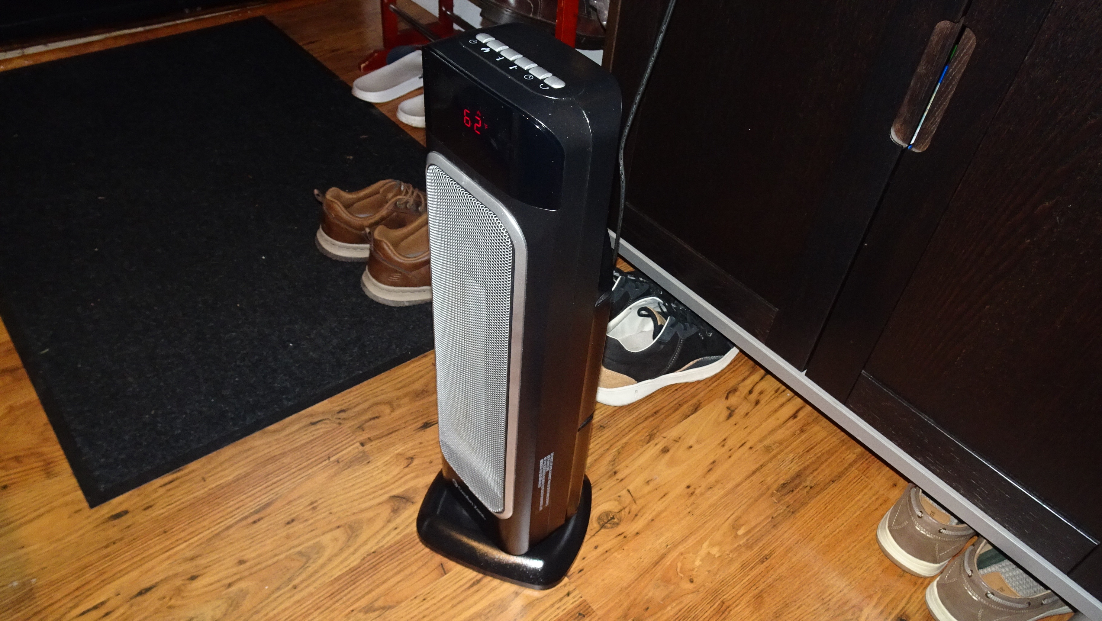 Comfort Zone Oscillating Tower Heater - photo 5