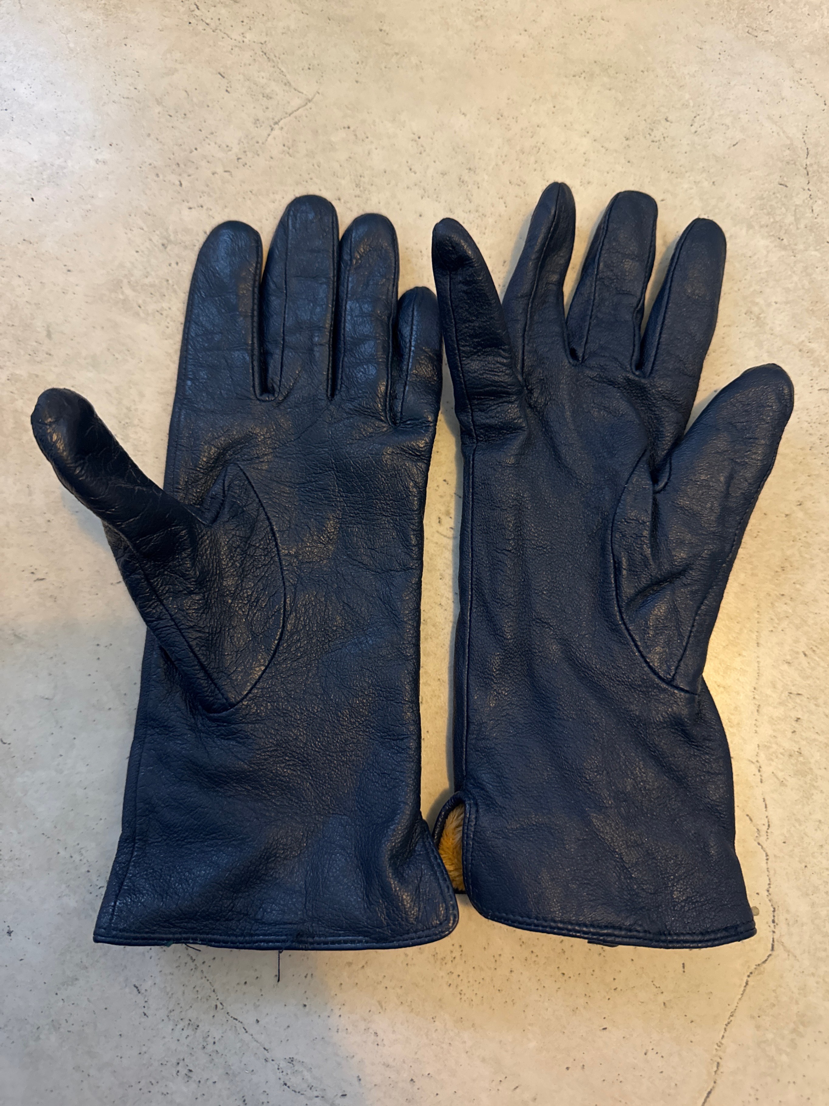 Leather Gloves 🥕