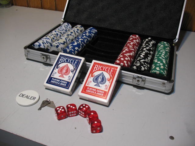Bicycle 300 Piece Poker Set in Lockable Aluminum case, LIKE NEW - photo 3