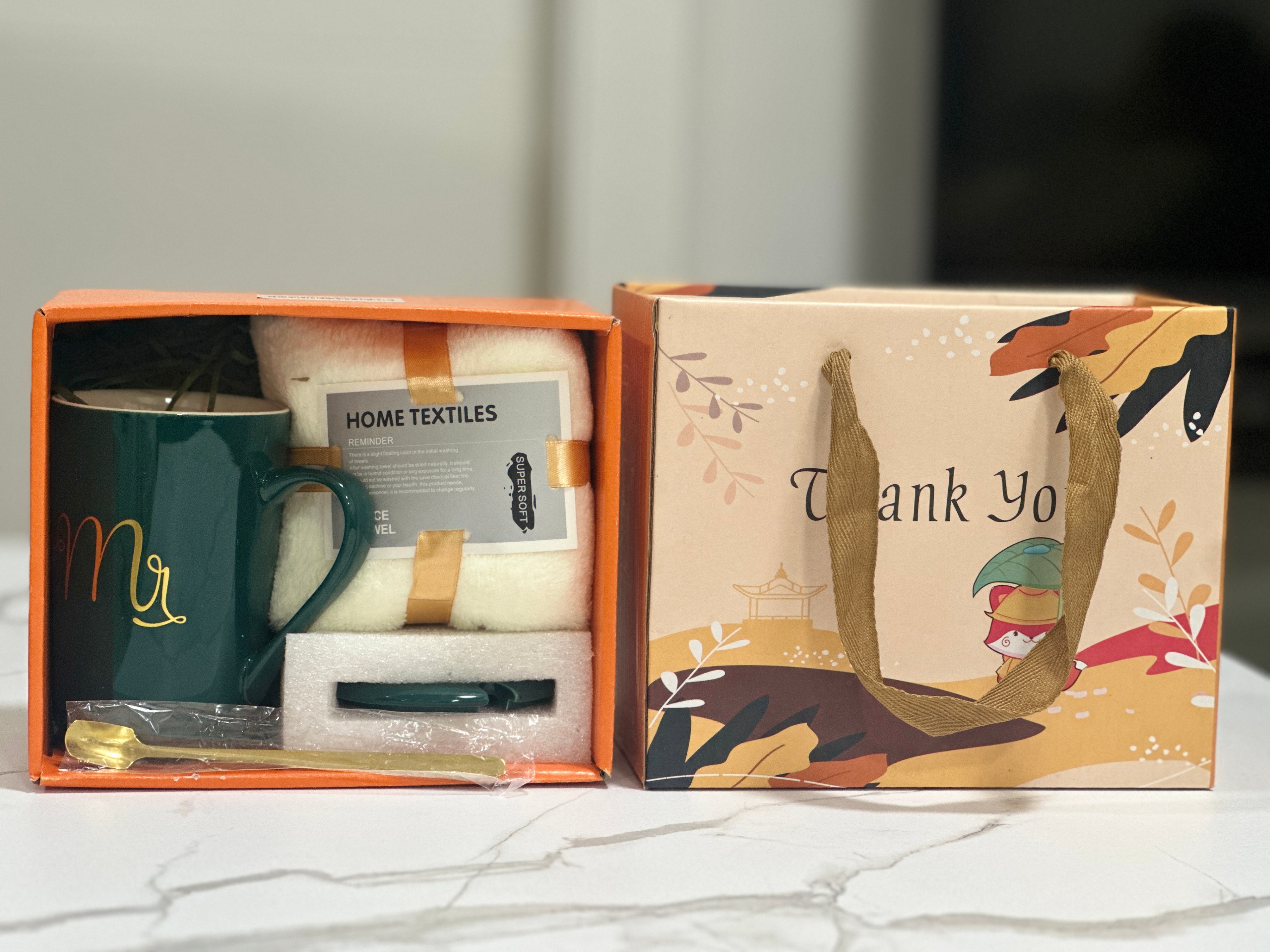 Porcelain Mug Set(Green-Mr.) with Towel & Spoon
