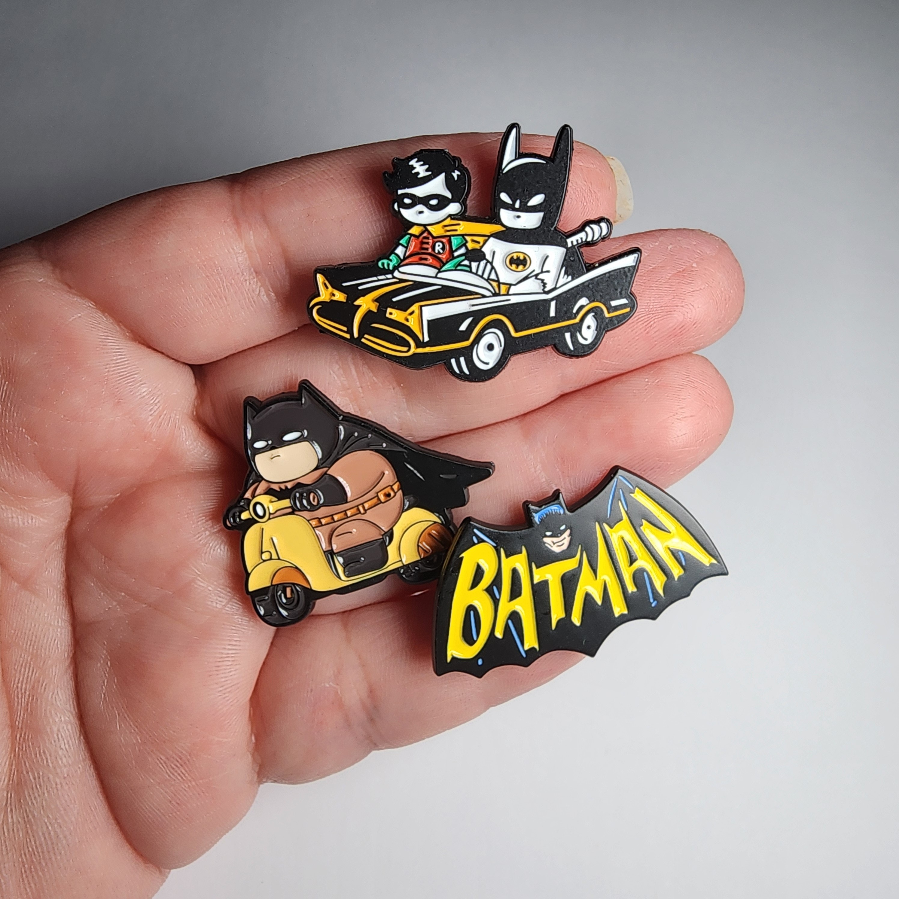 Batman Set of 3 Brooch Enamel Pins - photo 5