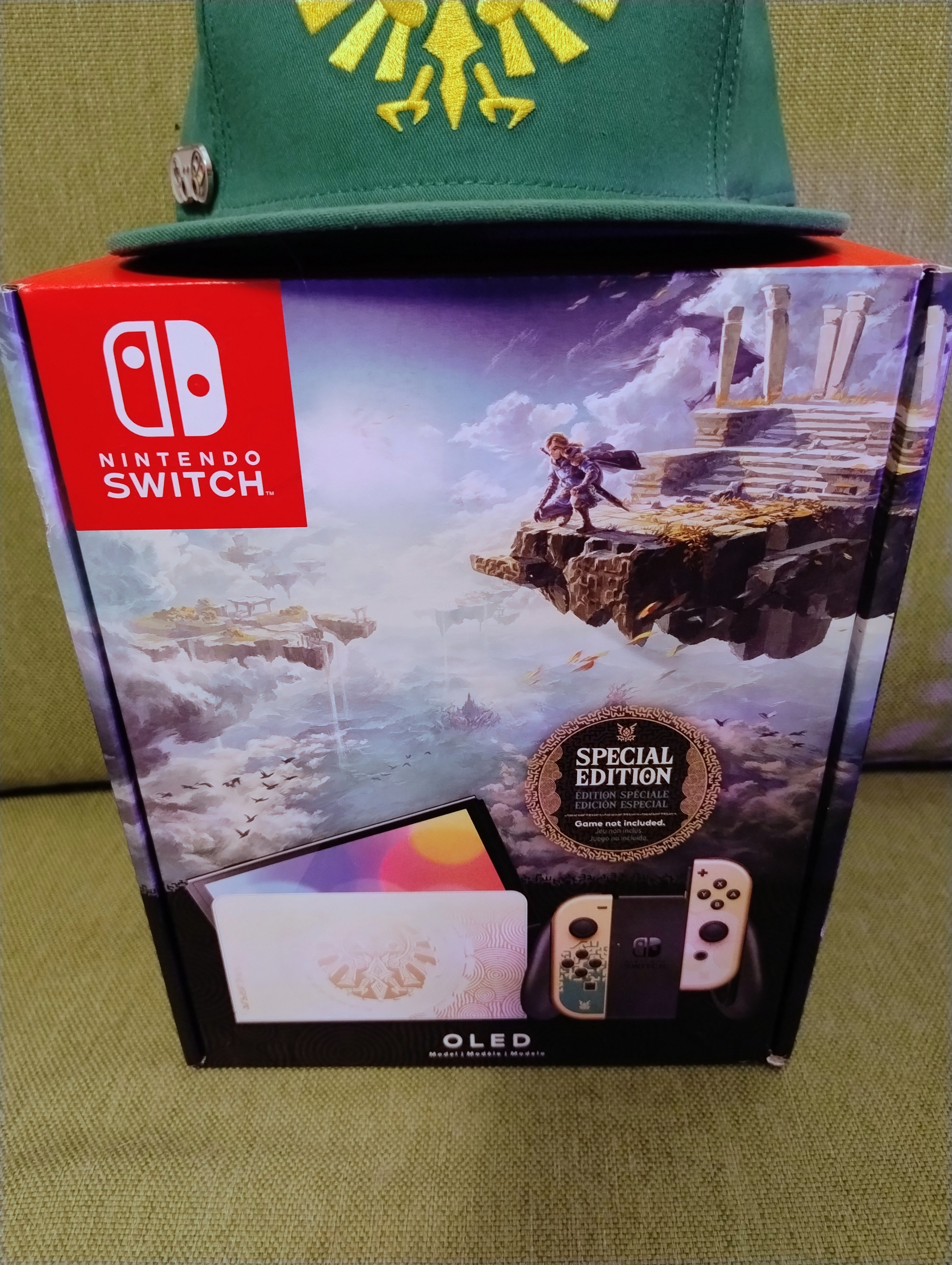 Nintendo Switch OLED Zelda Edition + 8BitDo Controller - photo 4