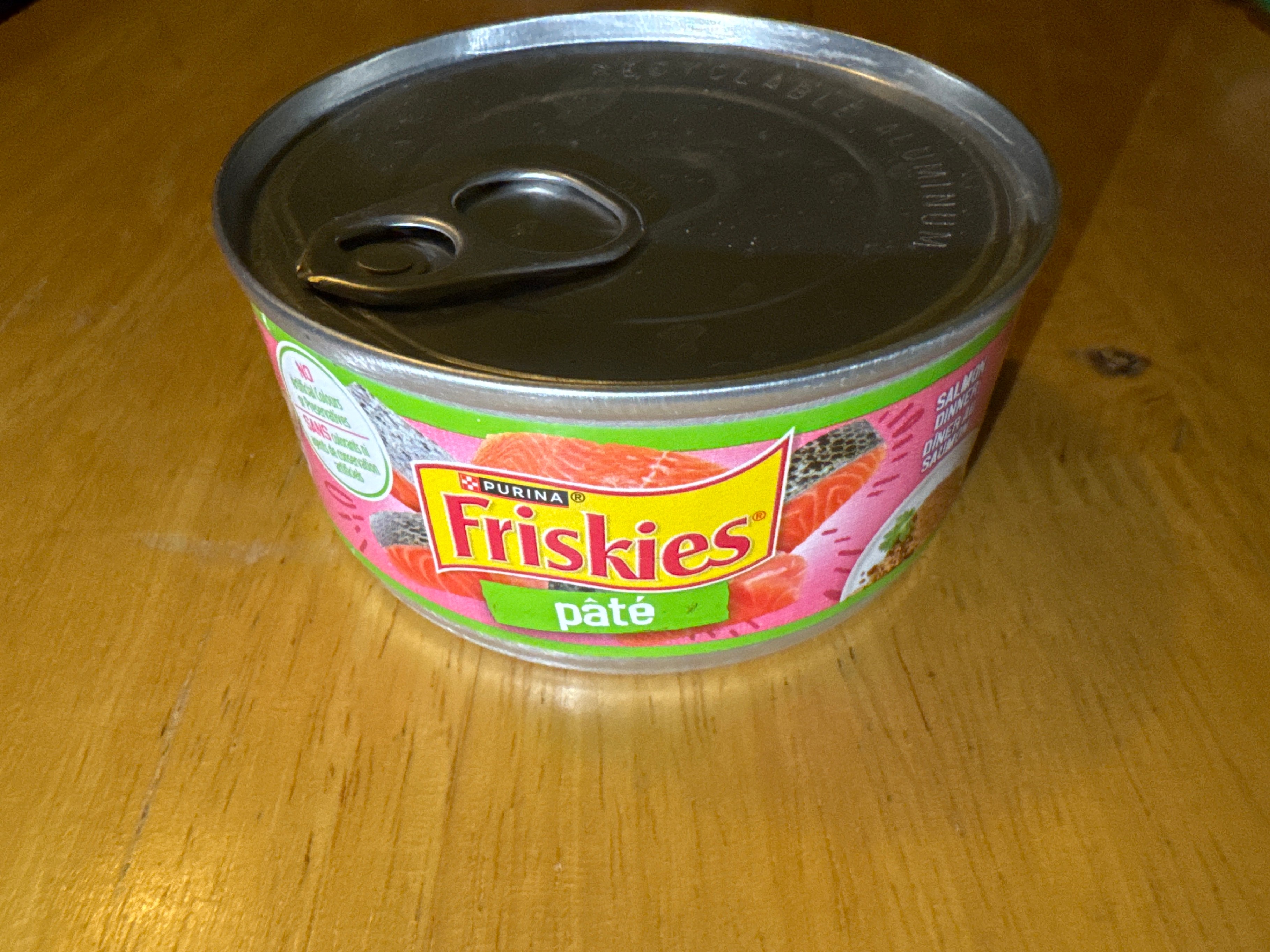 Friskies Cat Food (Salmon, Turkey & giblets)