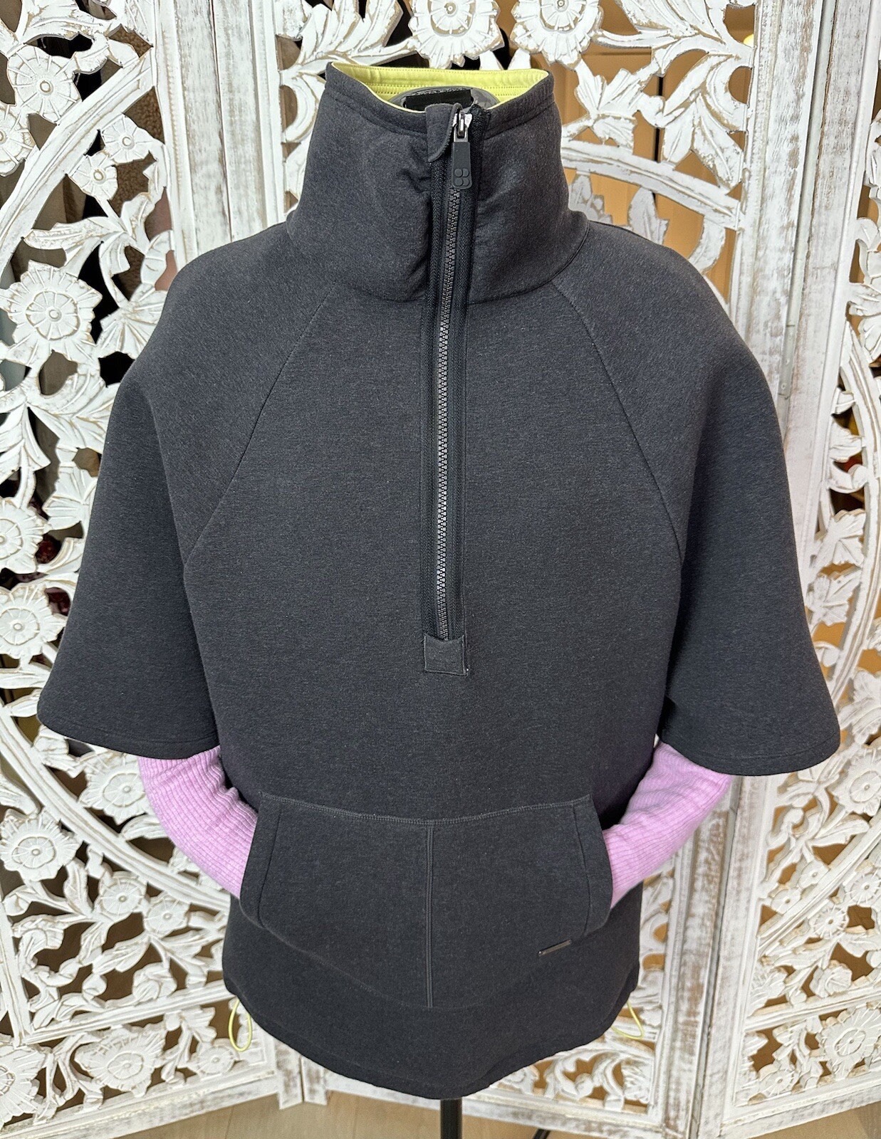 🏆 S Sweaty Betty Uplift Luxe Cape Oversize GrayNeon Front pocket - photo 3