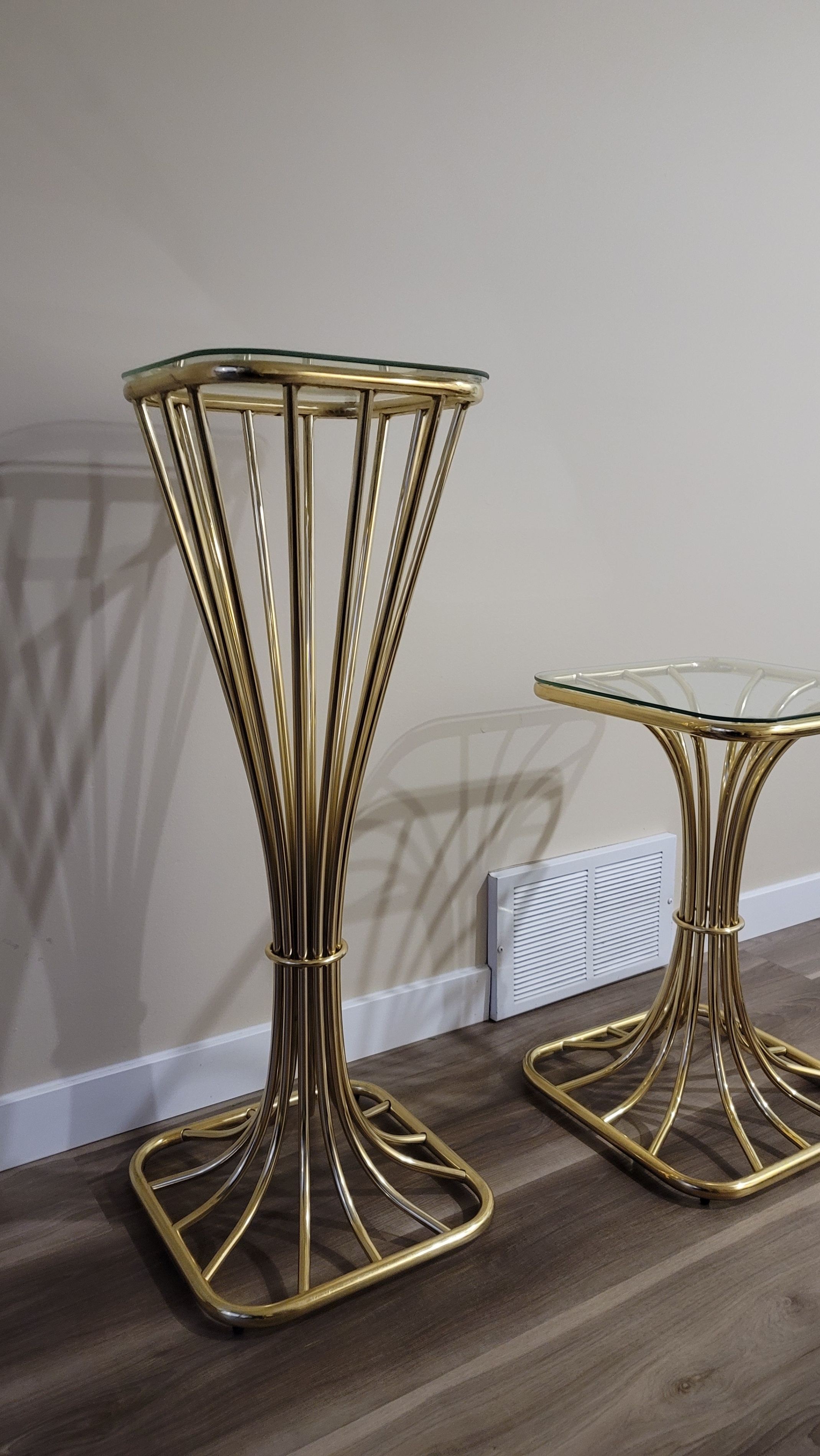 Welcome tables, flower stands - photo 3