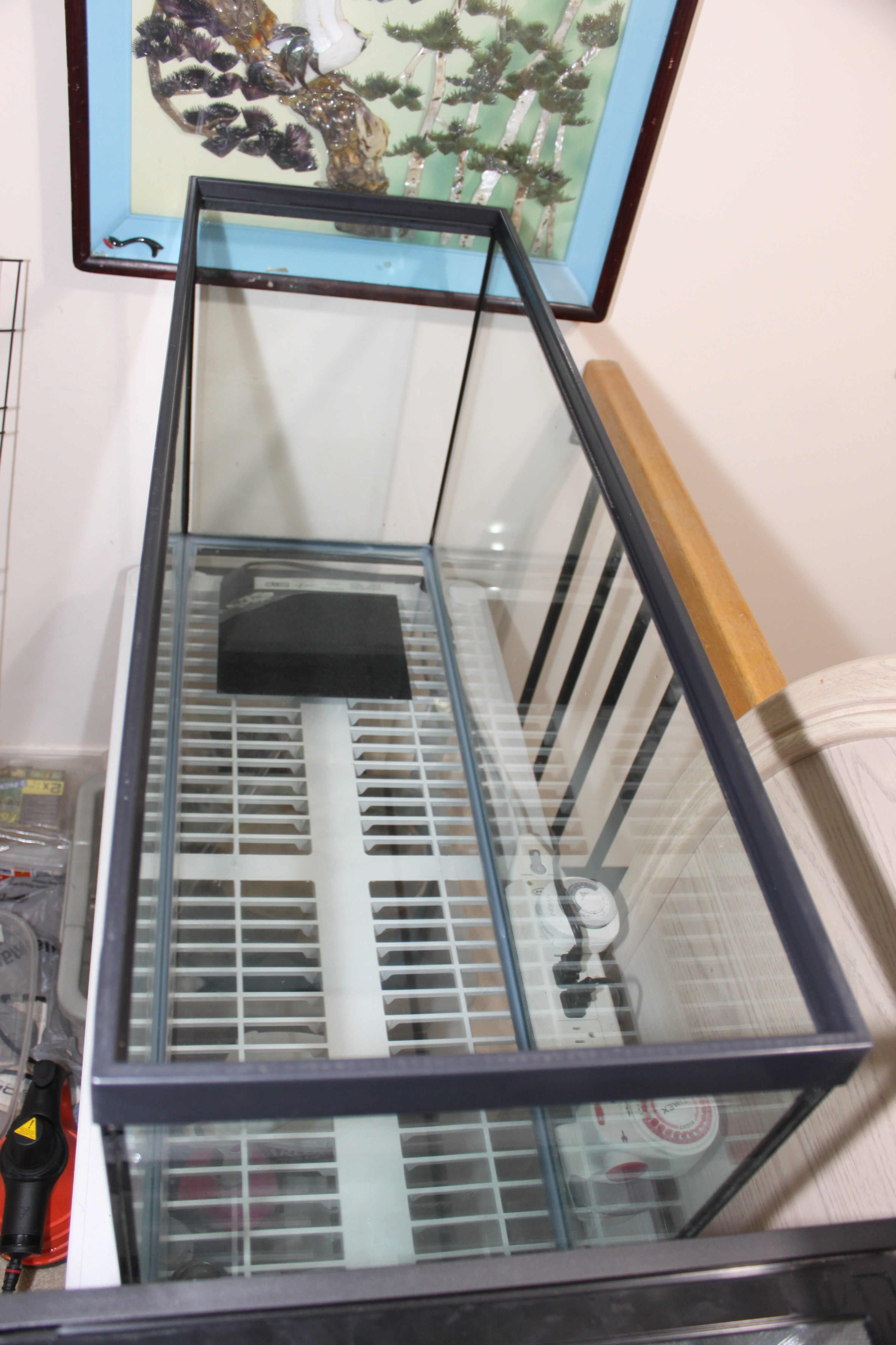 Hagan glass enclosure with metal grill - photo 2