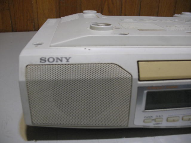 Corded Undercabinet Kitchen Alarm Clock, AM/FM Radio, CD Player - photo 3