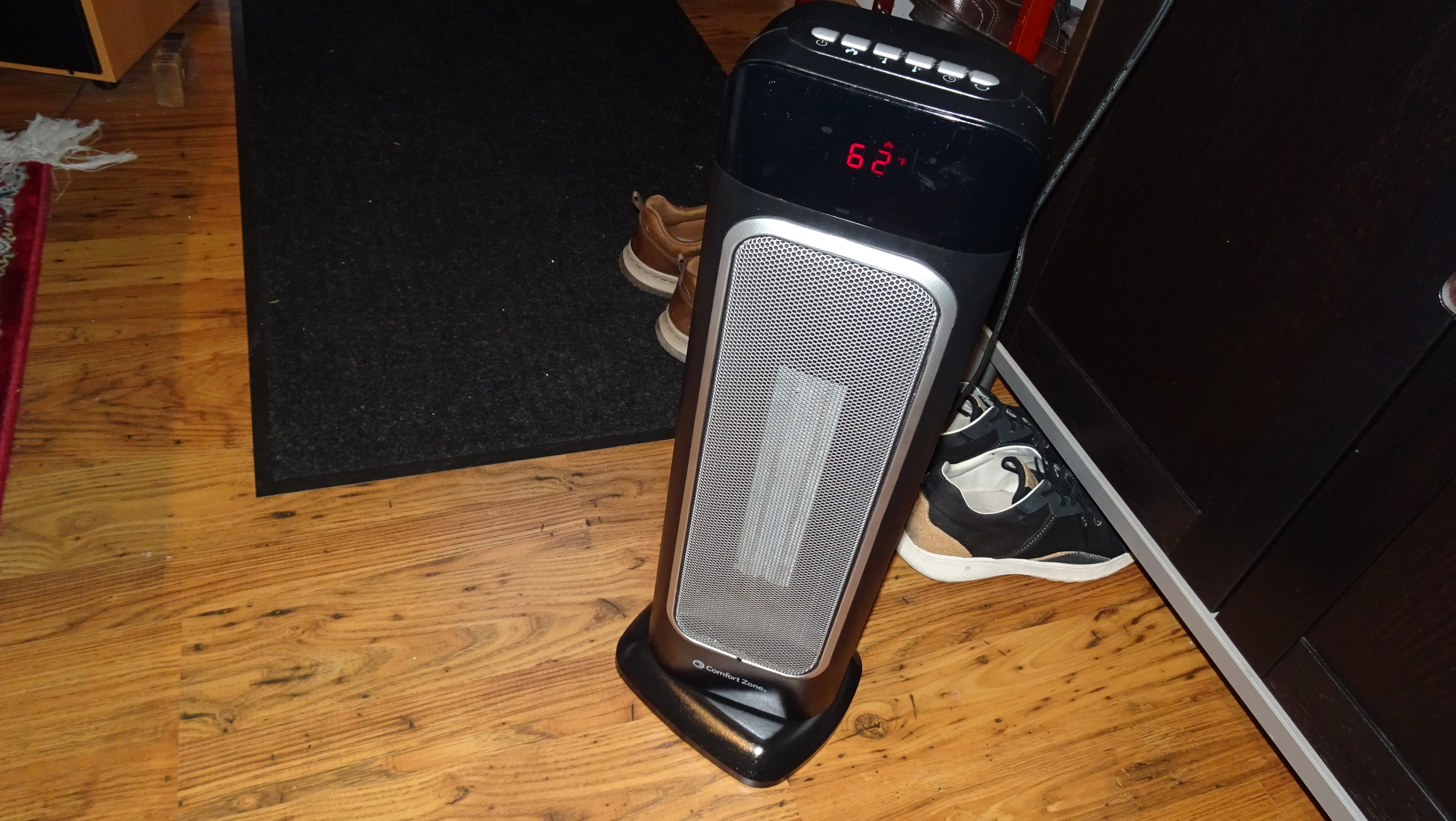 Comfort Zone Oscillating Tower Heater - photo 4