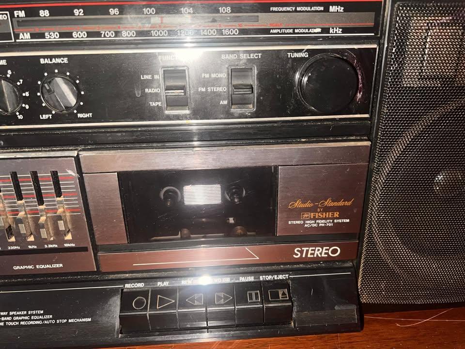 Fisher Studio Standard Boombox PH-701 Stereo Cassette Radio - photo 2