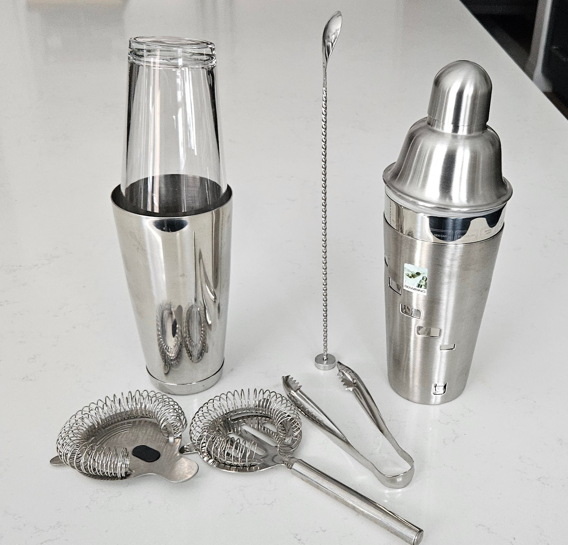 10 Piece Cocktail Shaker/Stirrers/Bar plus Classic Soda Maker