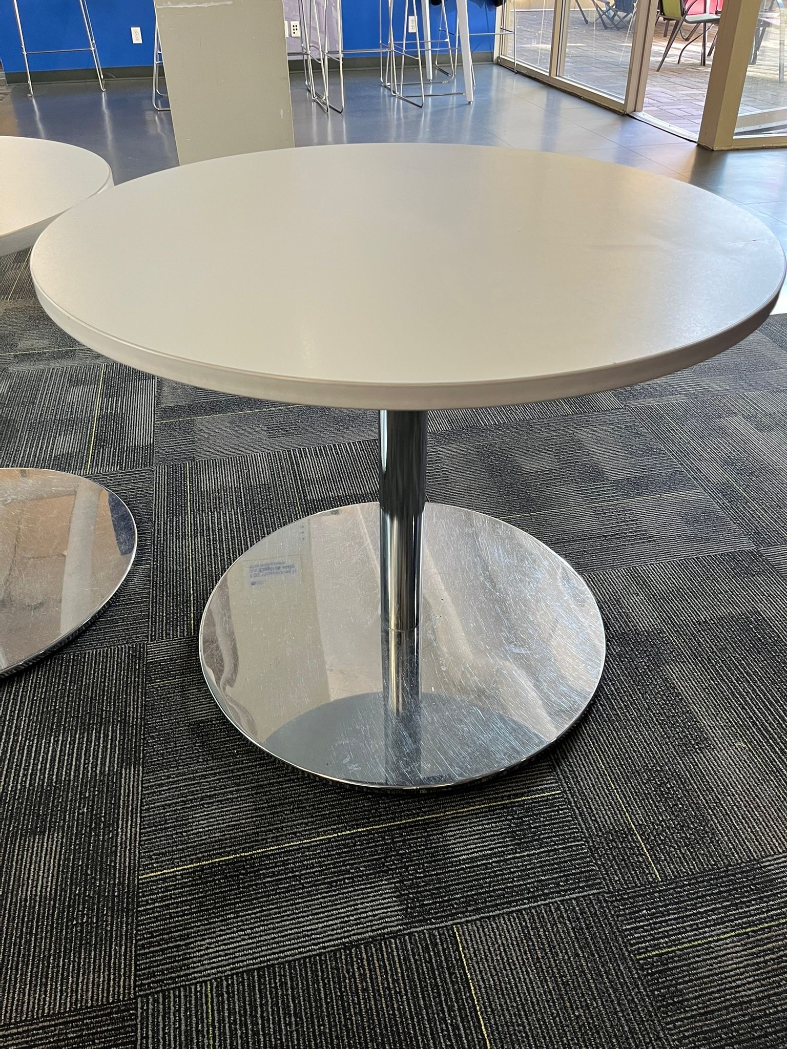 Round White Table with Chrome Base (EA) - photo 2