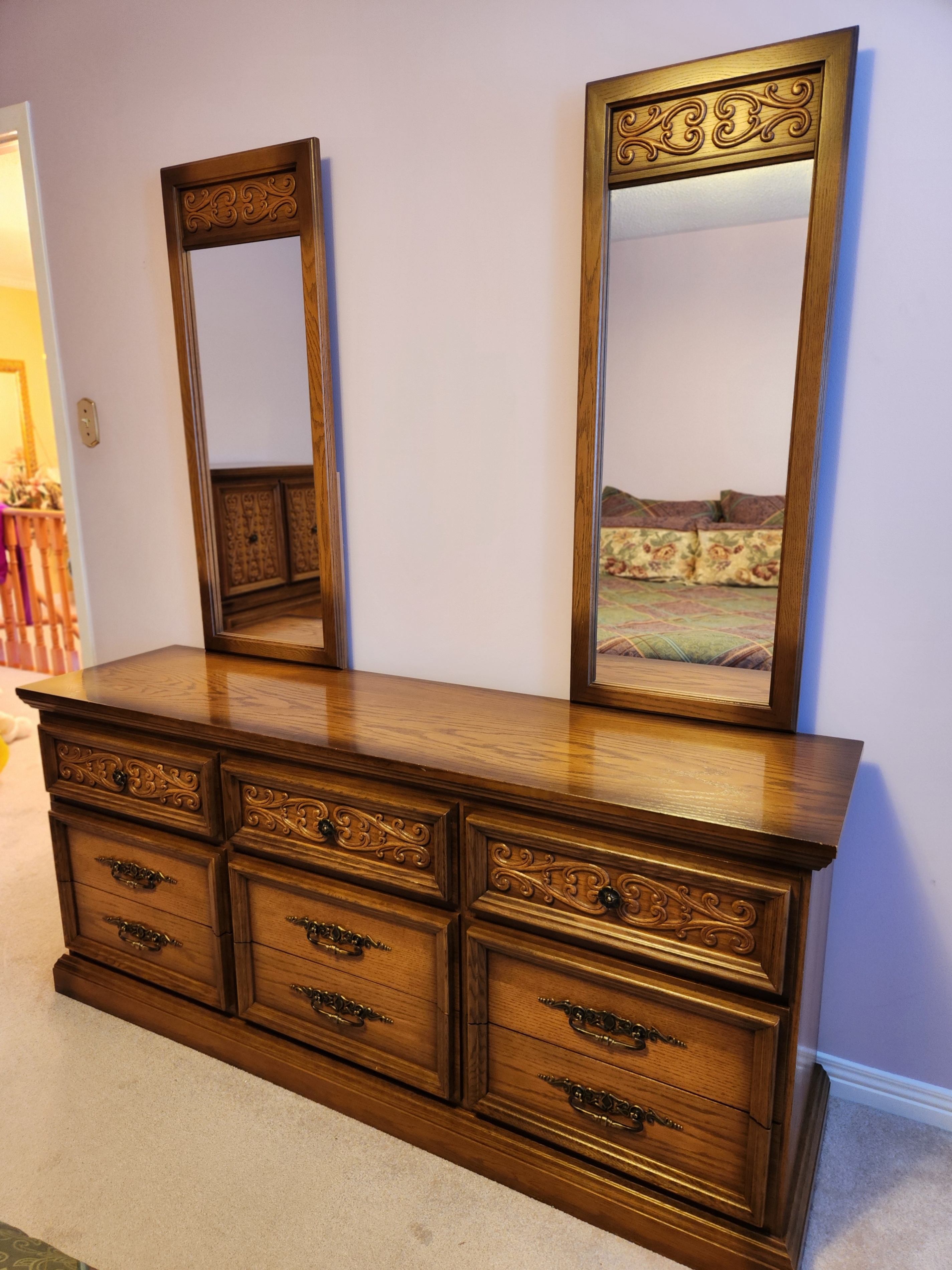 Vintage 6-Piece Bedroom Set - Dresser, Mirror, 2 Nightstands
