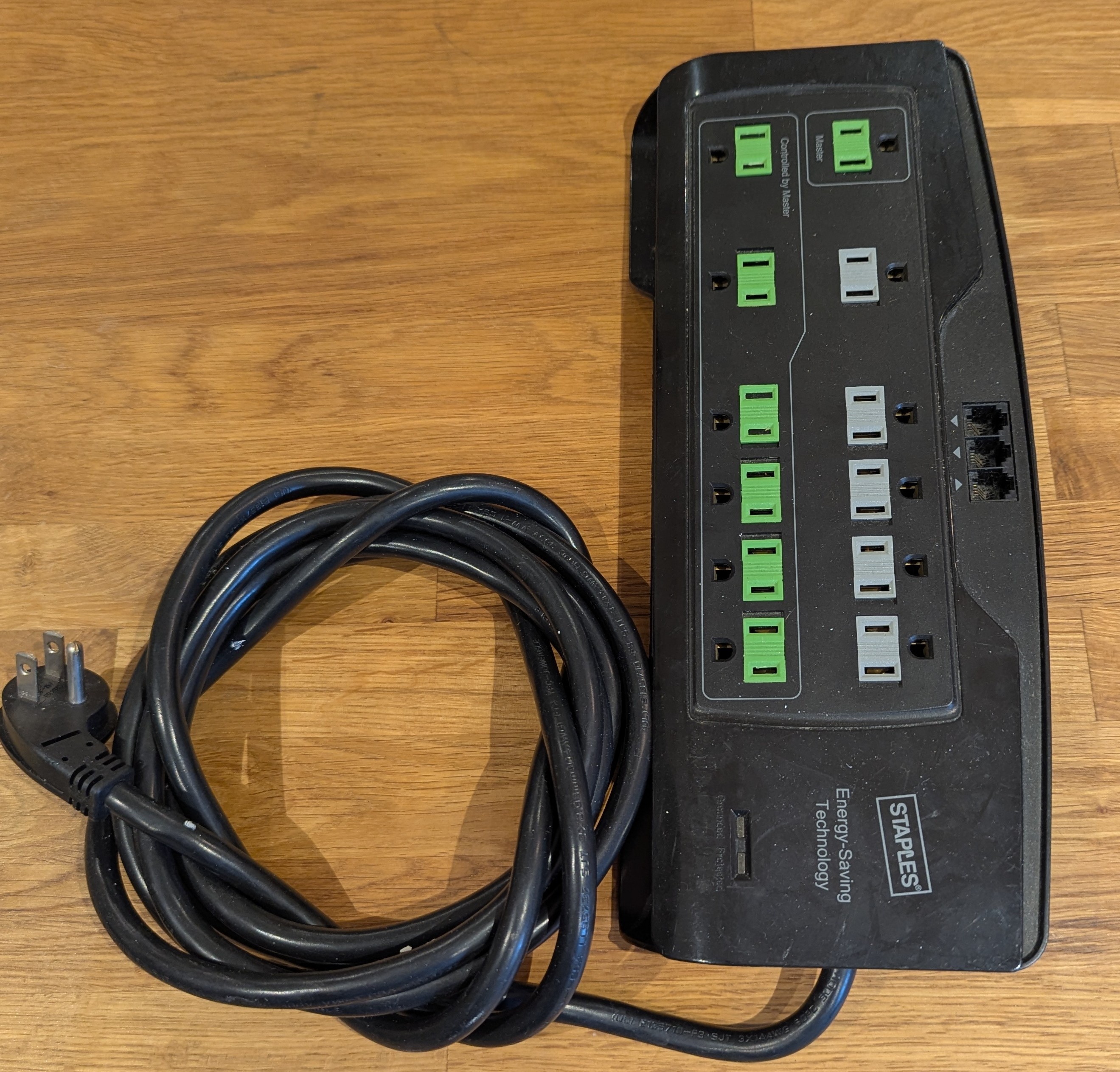 Staples Energy-Saving Technology Power Strip - photo 2