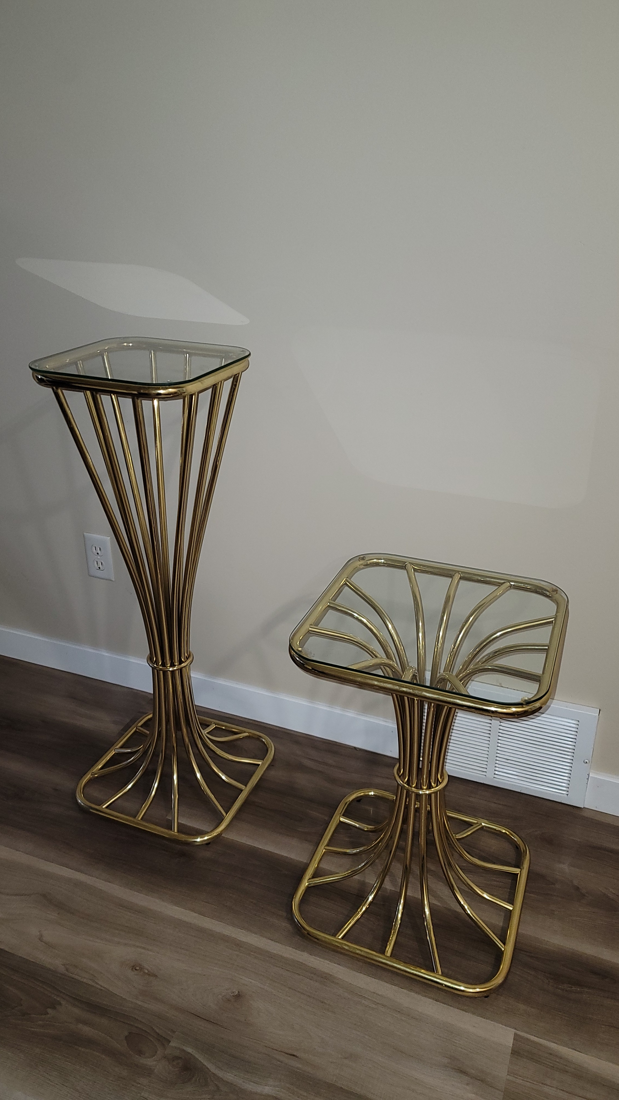 Welcome tables, flower stands - photo 2
