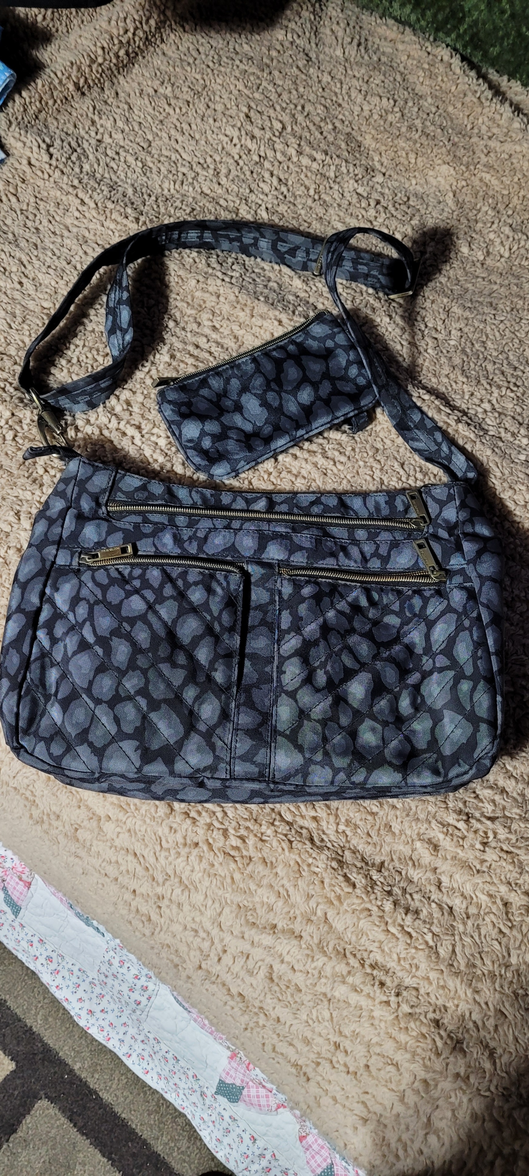 Crossbody "Travel On" bag