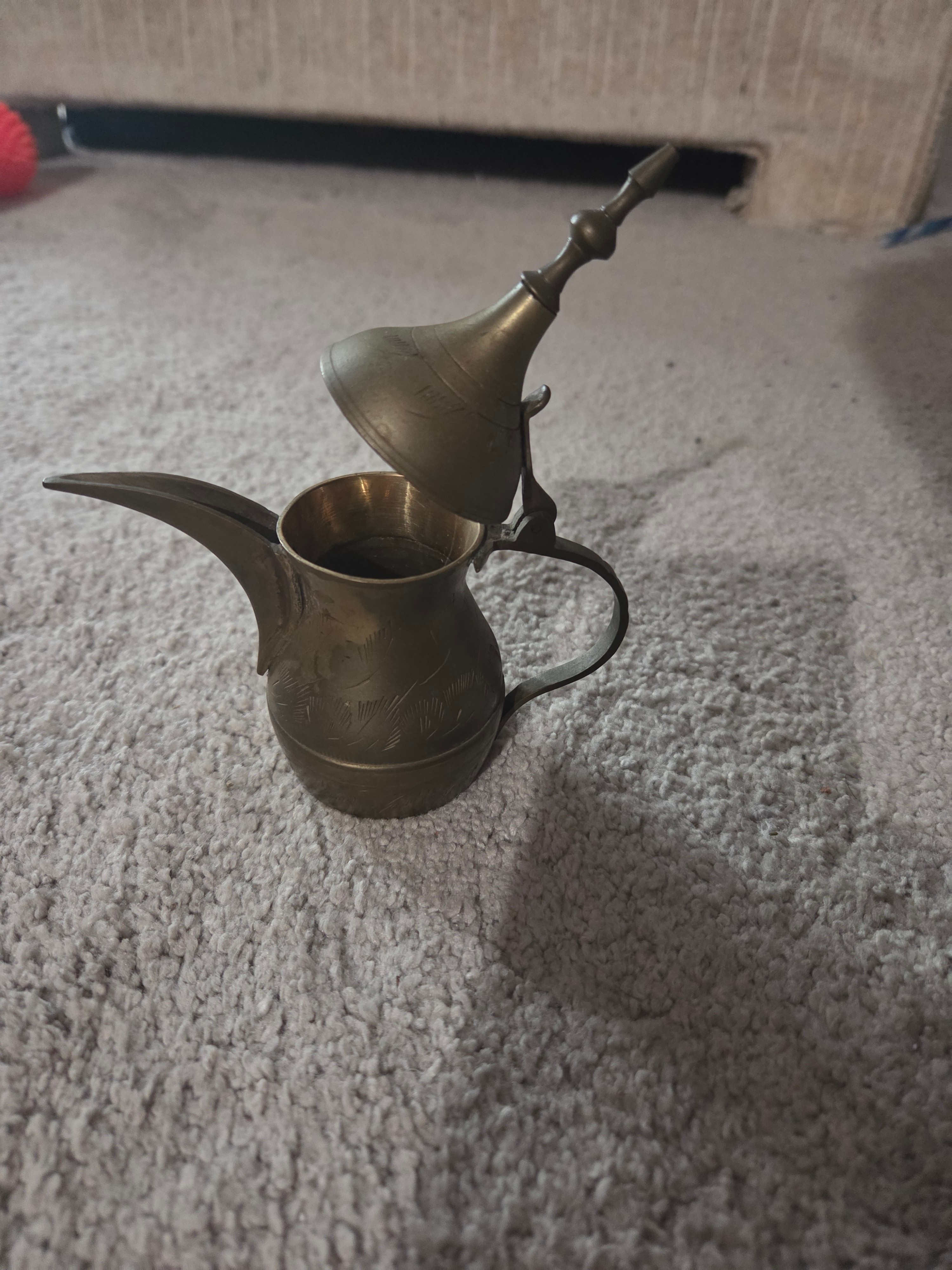 Vintage 5" Etched Solid Brass Dallah (Mini Coffee Pot), 200g - photo 2
