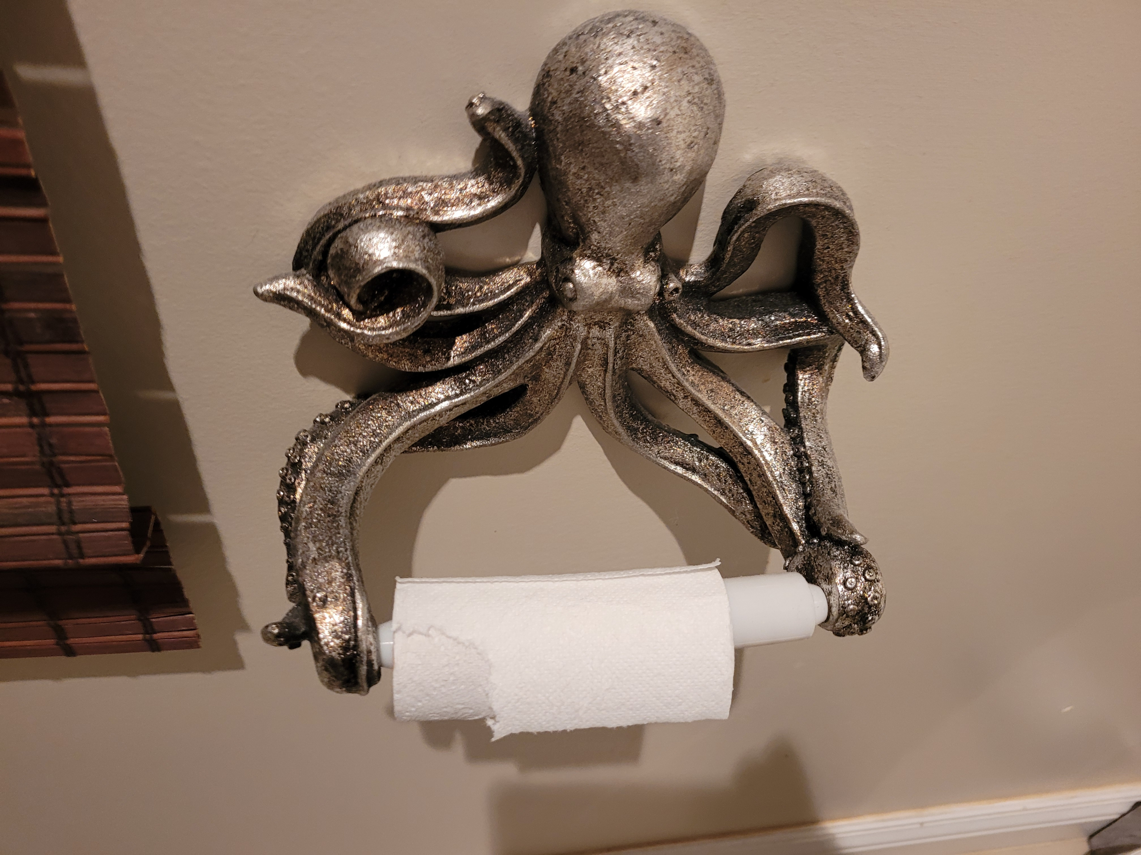 Old River Outdoors Decorative Octopus Toilet Paper Holder